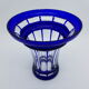 Vase en cristal taillé bleu cobalt