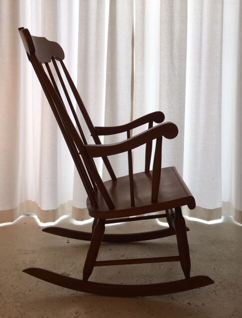 Rocking chair in blond wood