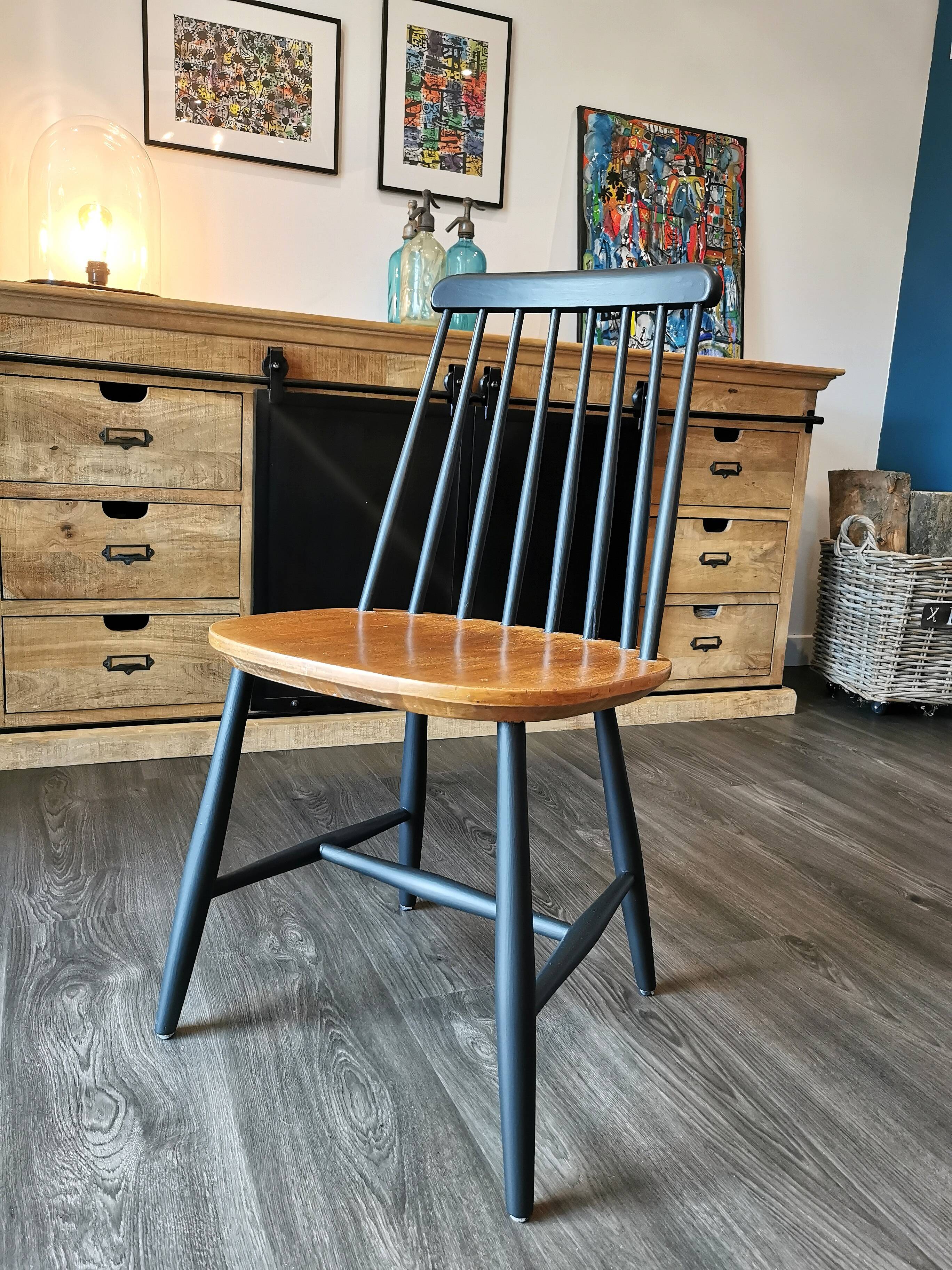 Series of 4 Scandinavian chairs