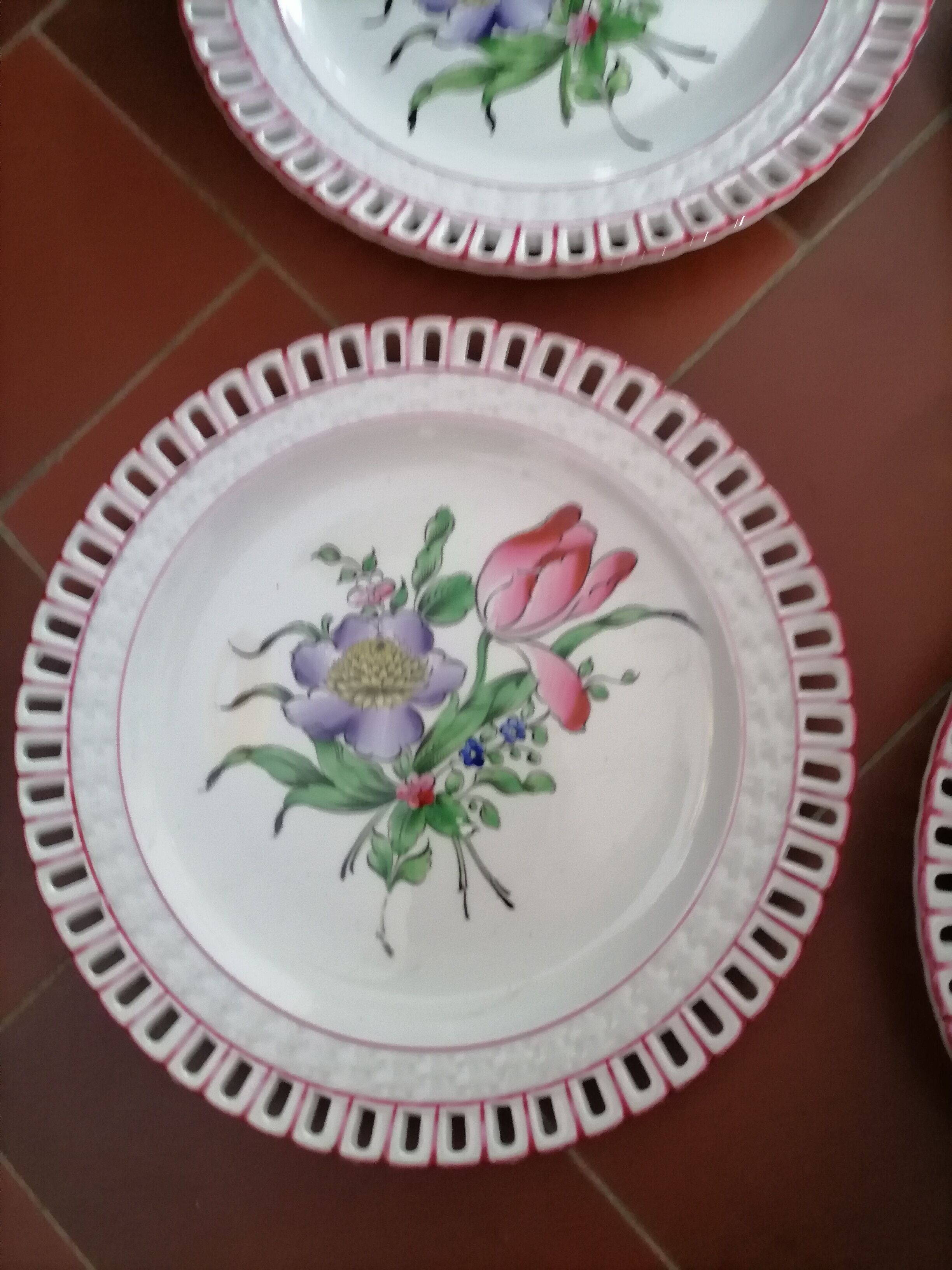 Assiette Lunéville décor fleural ajourée