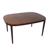 Table ovale, recouverte de placage de palissandre, années 70