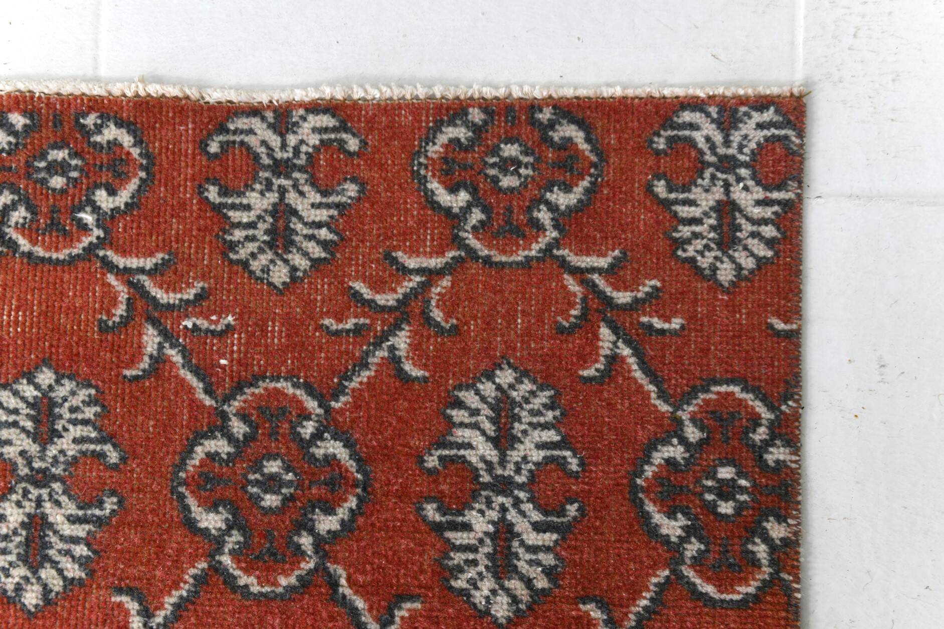 2x9 Red & Dark Blue Floral Vintage Runner Rug, 75x285Cm SK 23566