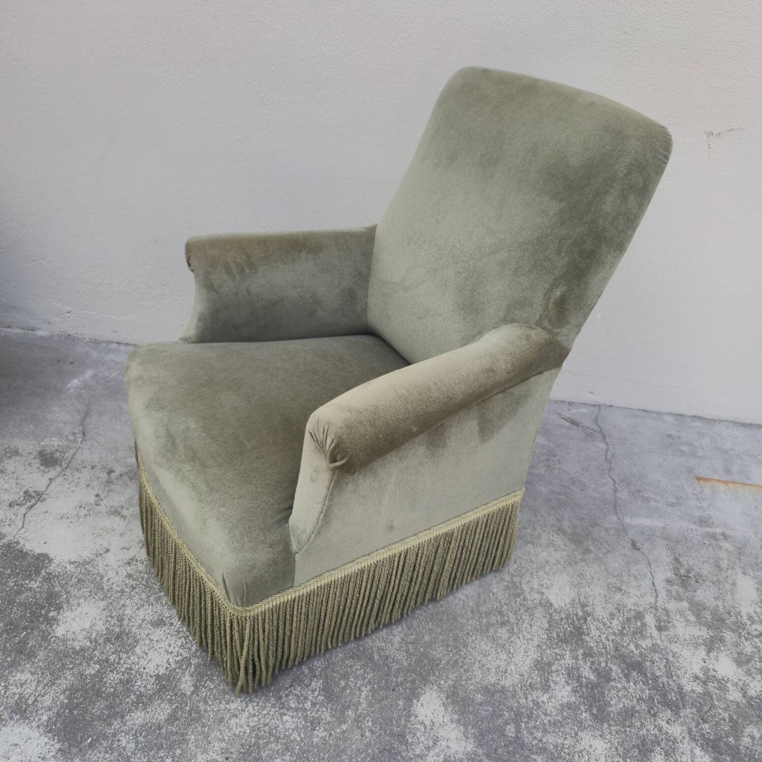 Napoleon III period velvet toad armchair, 19th century