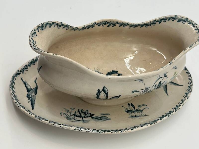 Saucière terre de fer, motifs nénuphars