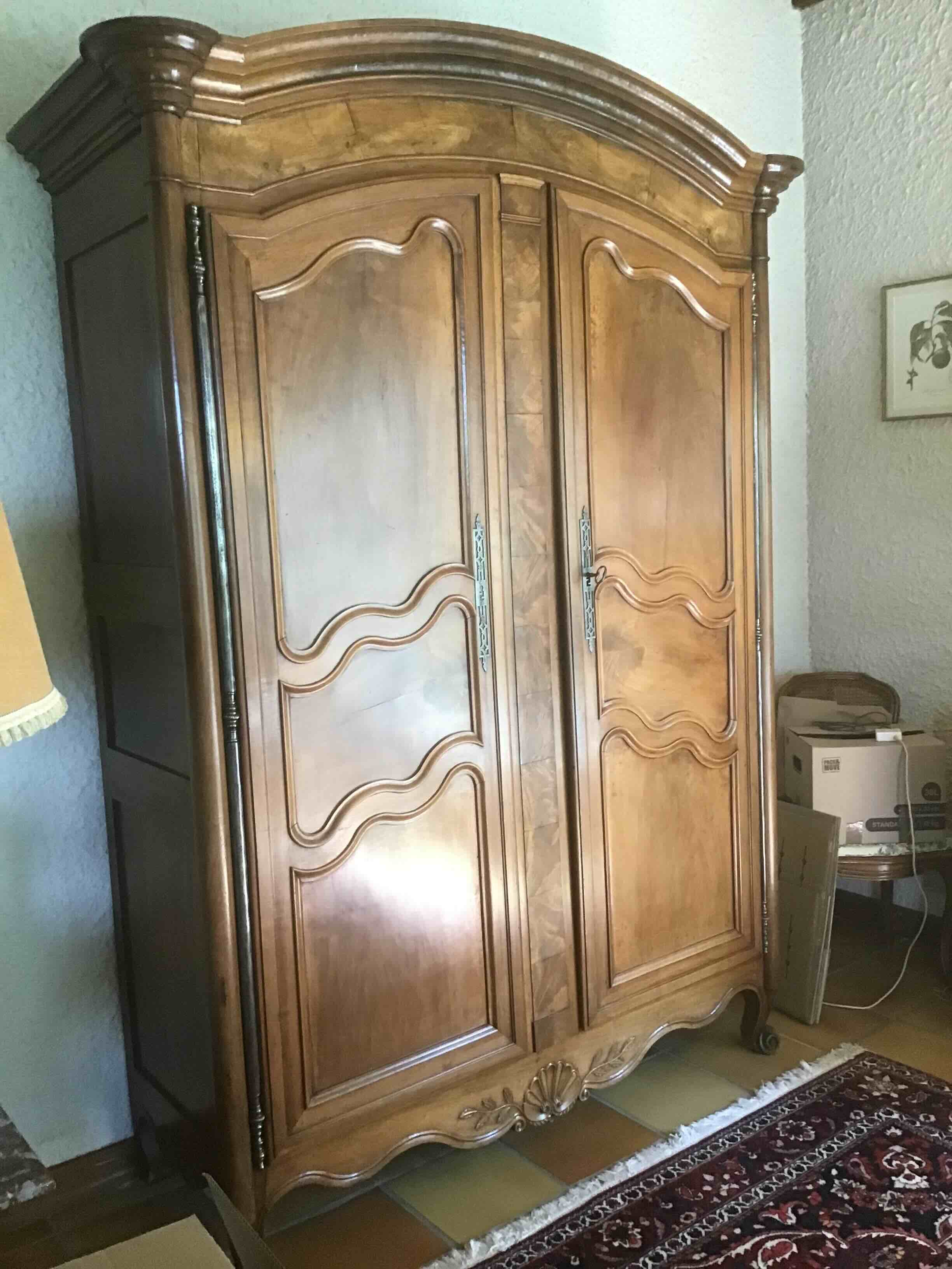 Louis XV wardrobe "gendarme hat"