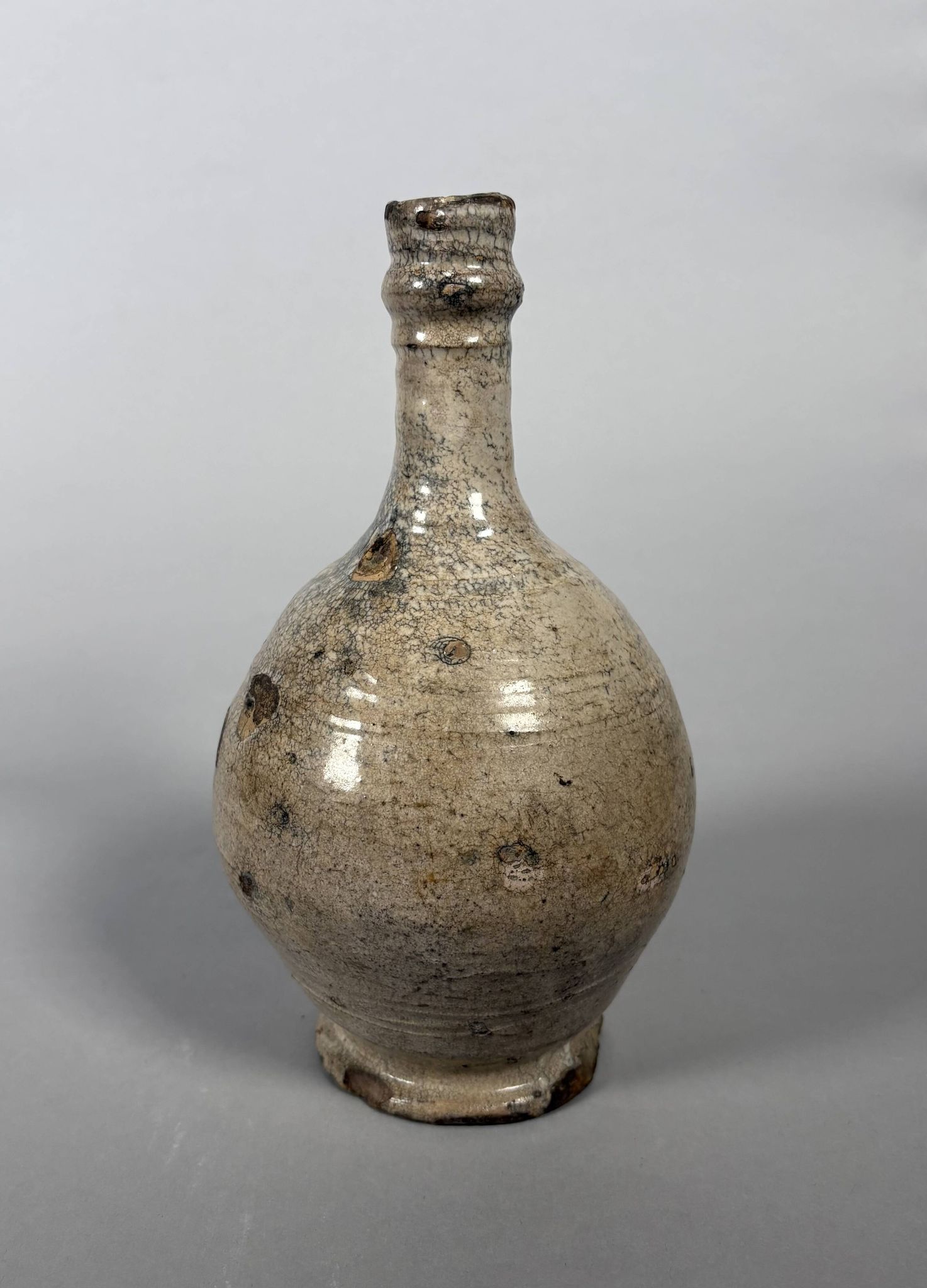 Cracked stoneware bottle vase, Song Dynasty (960 - 1279) China