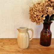 Pichet vintage en céramique crème esprit campagne chic