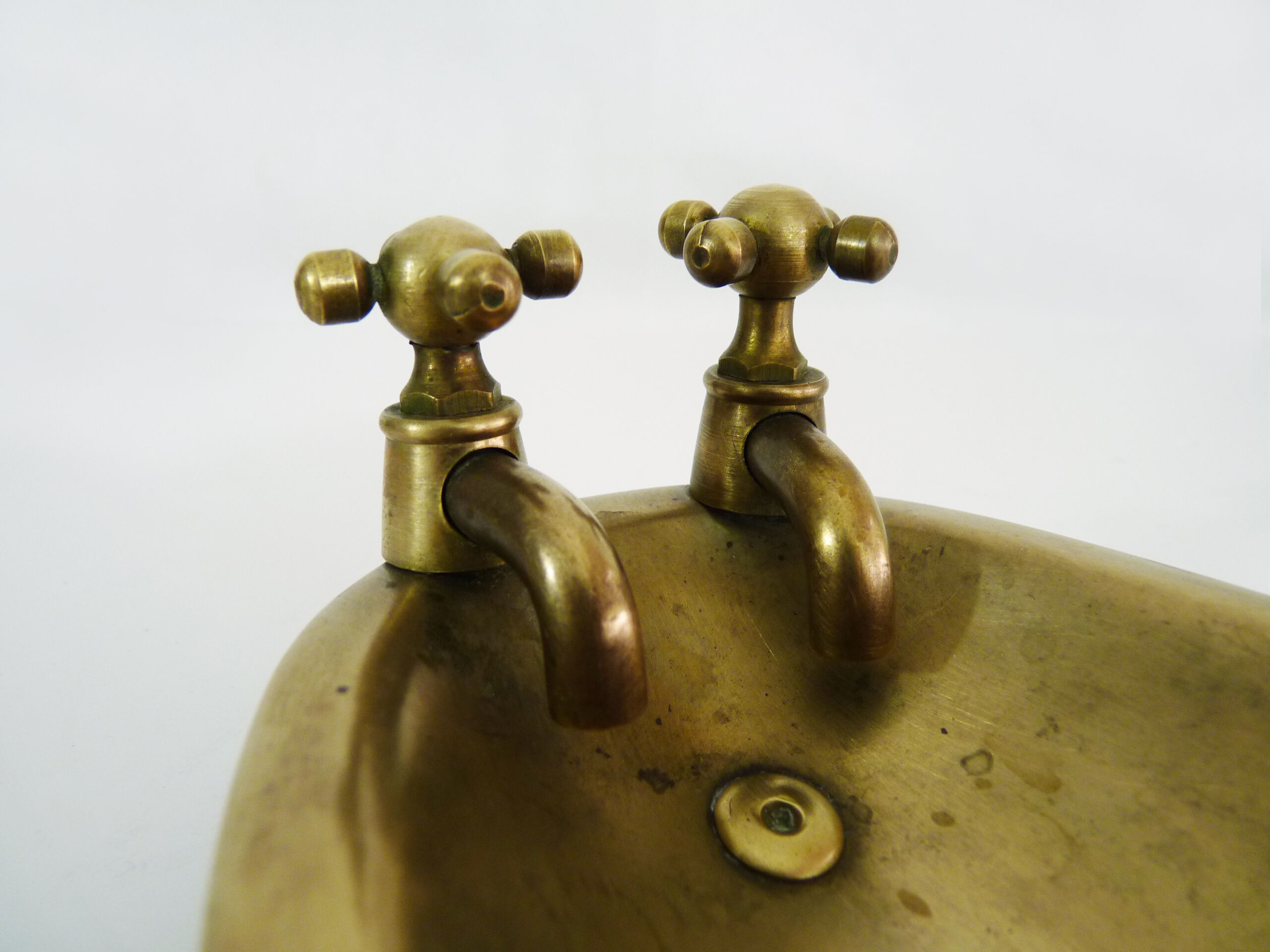 Soap holder or empty pocket vintage brass bathtub shaped. Year 60