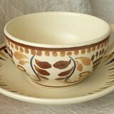 2  tasses a chocolat dejeuner et pot a lait faience henriot quimper