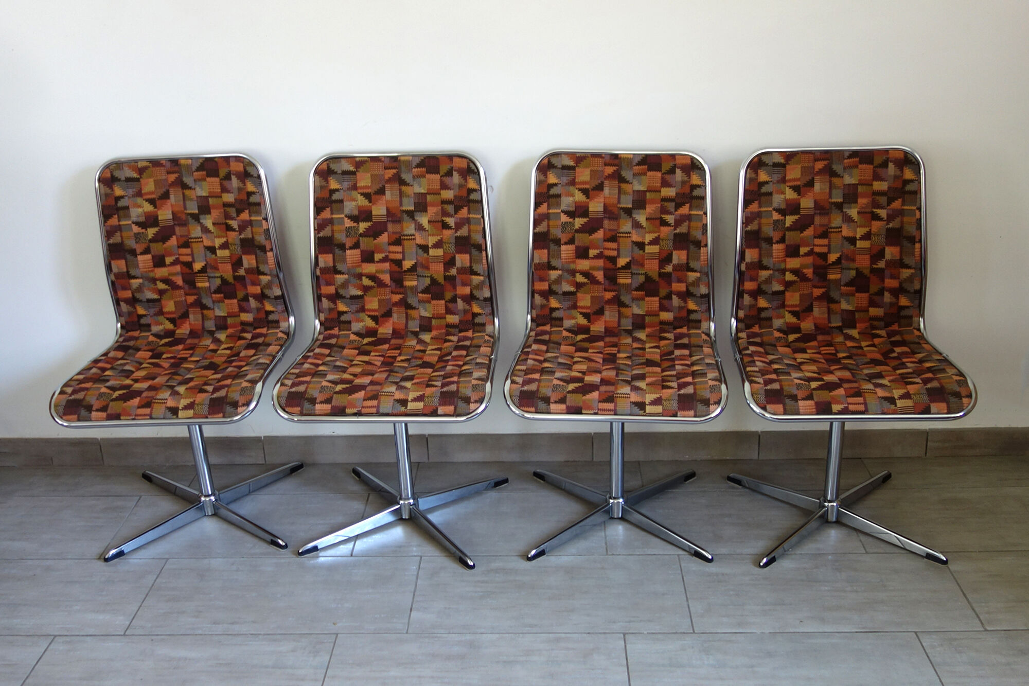 4 chairs 70s