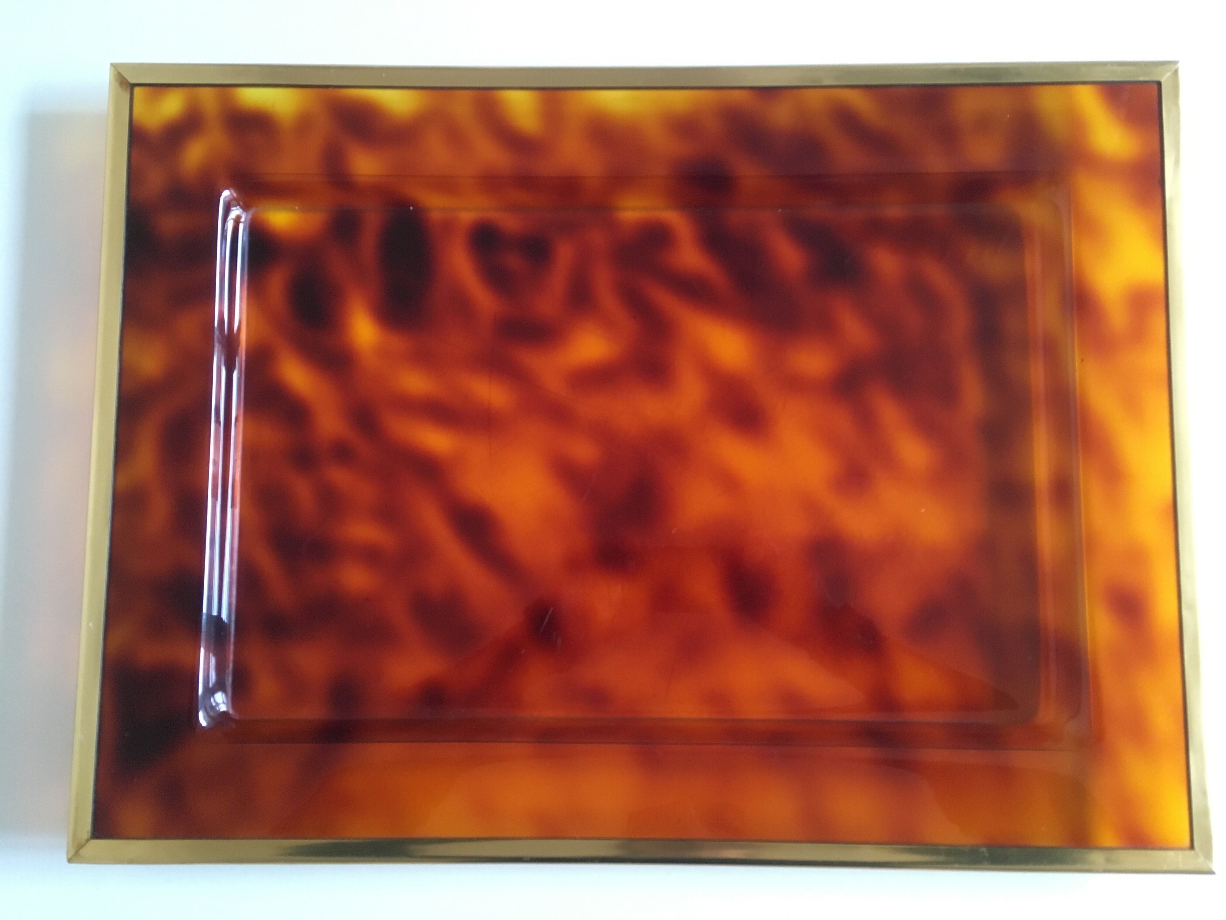 Plateau XL en lucite écaille 70s Pompidou era