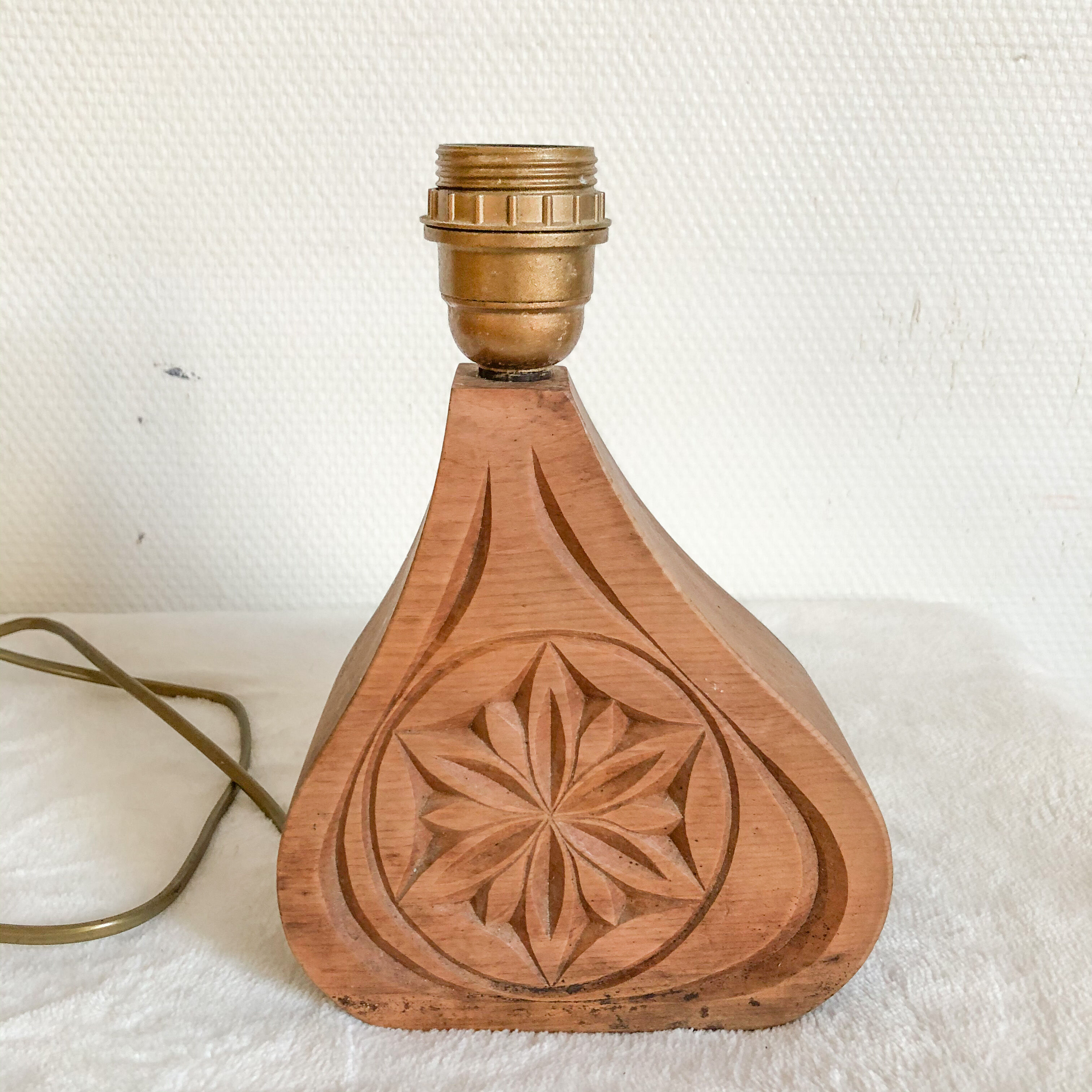 Lampe artisanale en bois