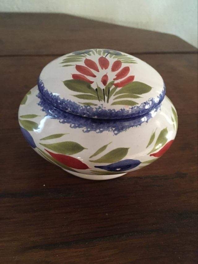 Round hand-painted faience candy