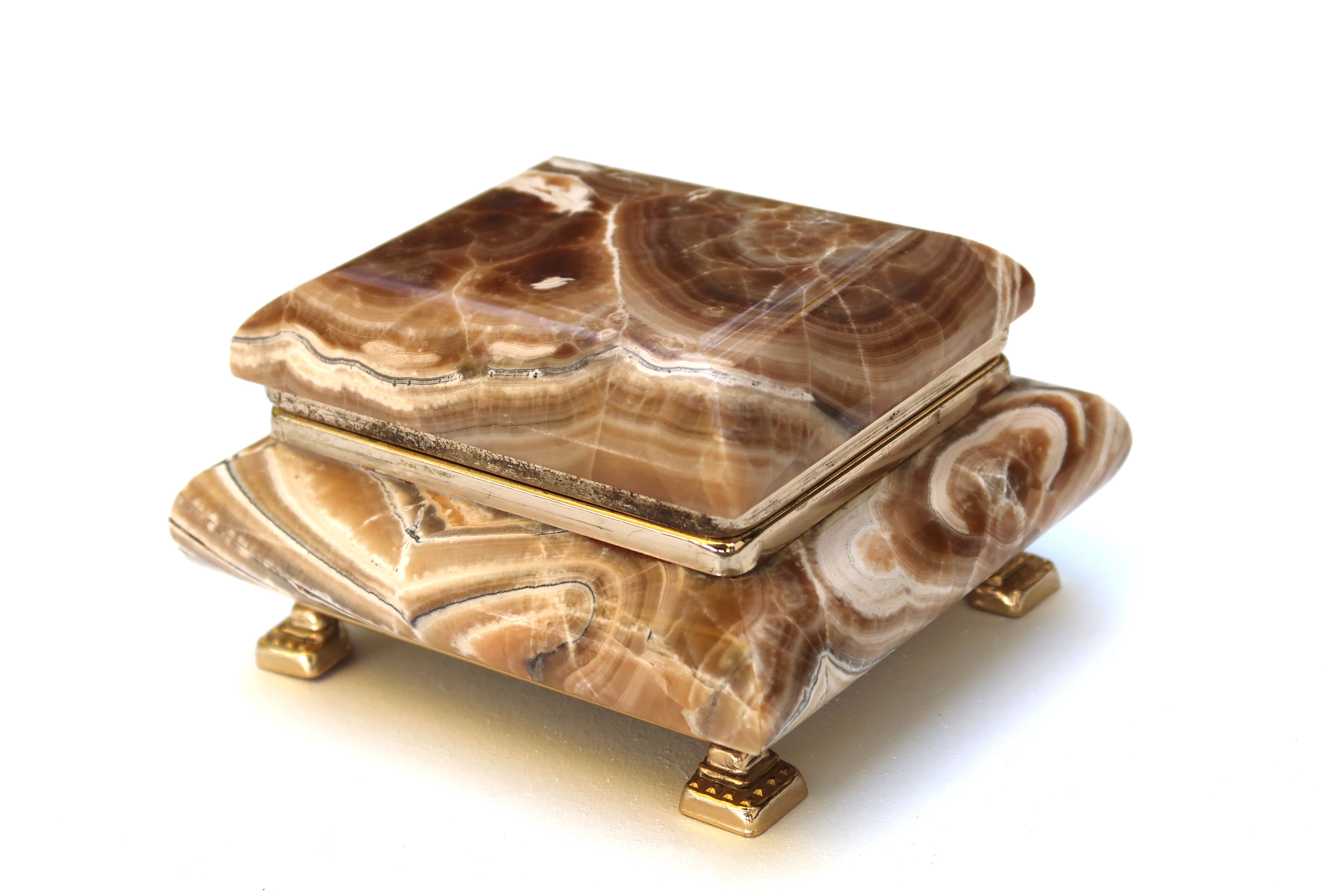 Alabaster and gilded metal box, 70s