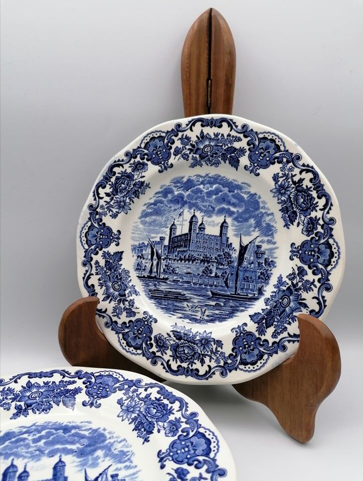 Dessert plates in English porcelain