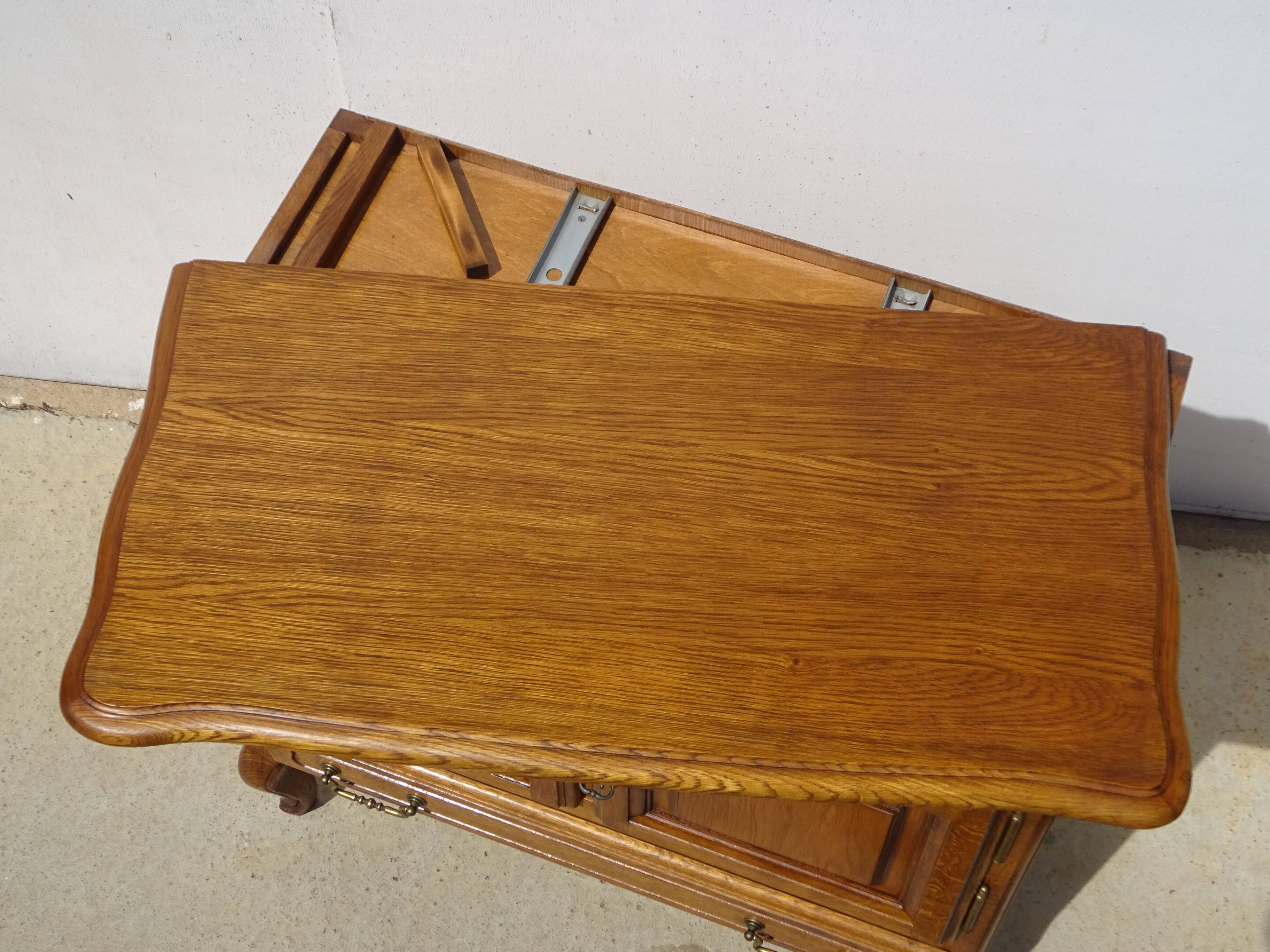 Oak TV unit with a rotating top