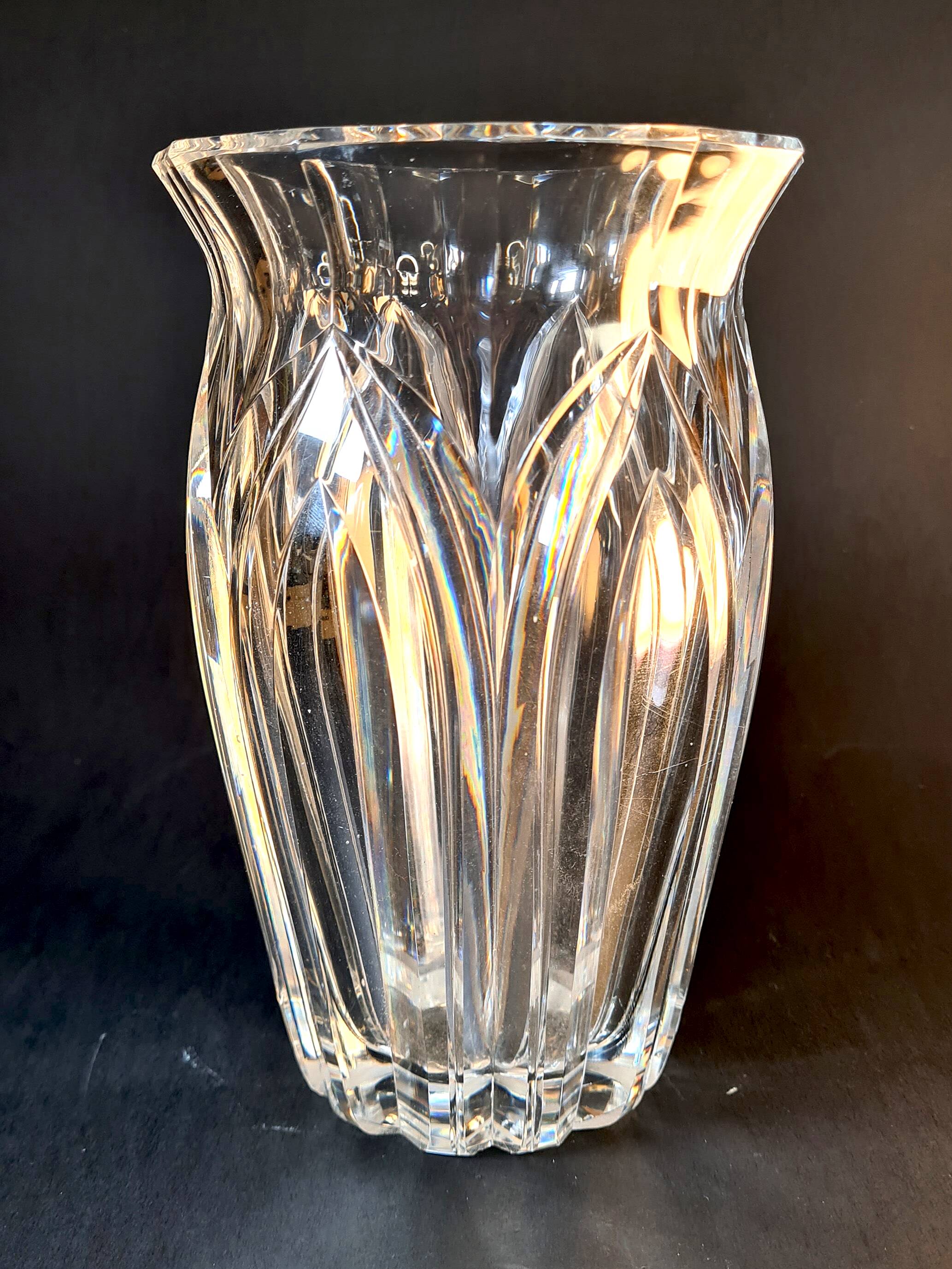 Cut crystal vase – Timeless elegance