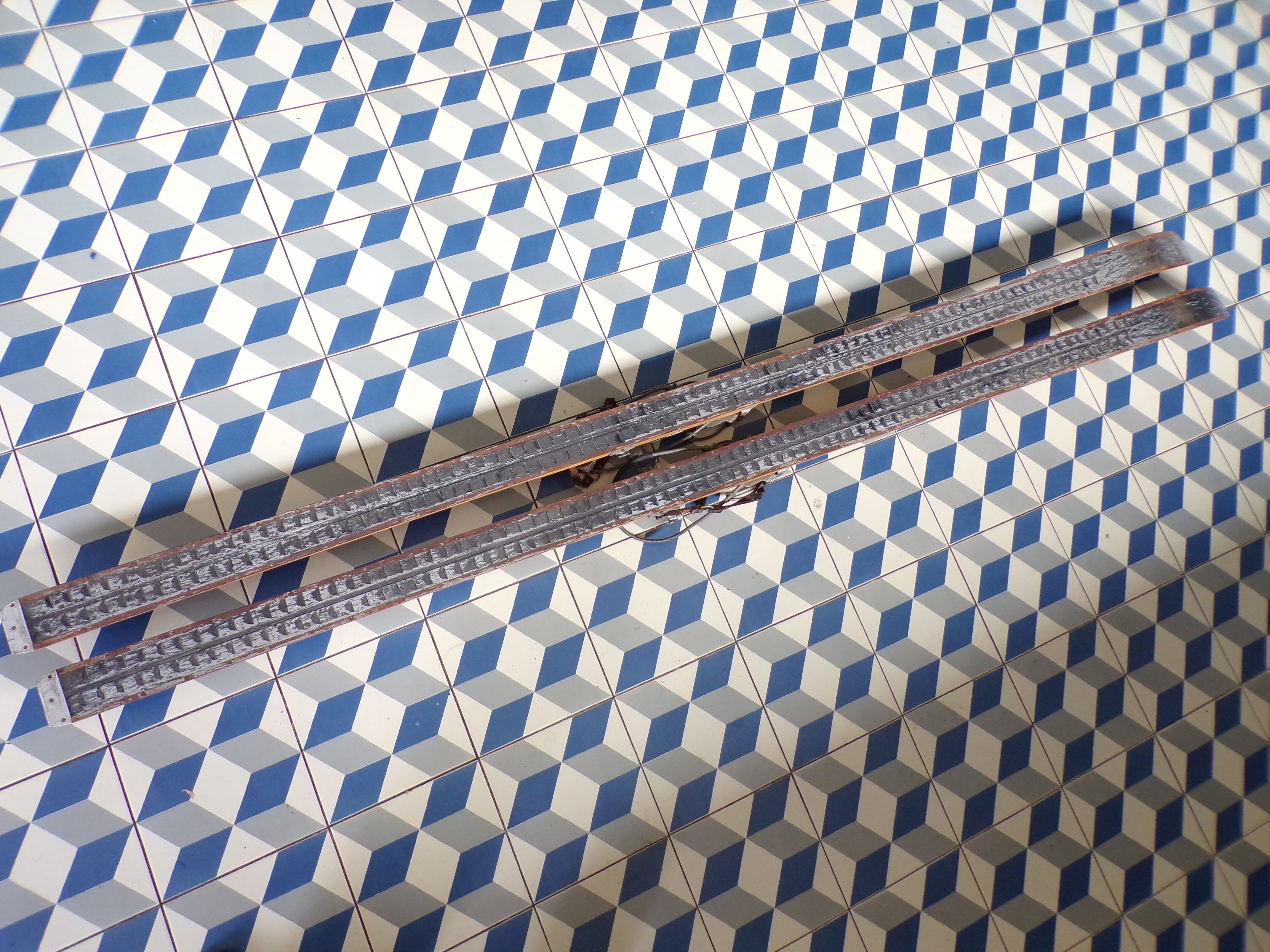 Pair of old wooden skis 197 cm