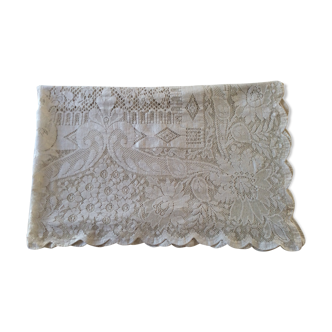 Nappe blanche en dentelle