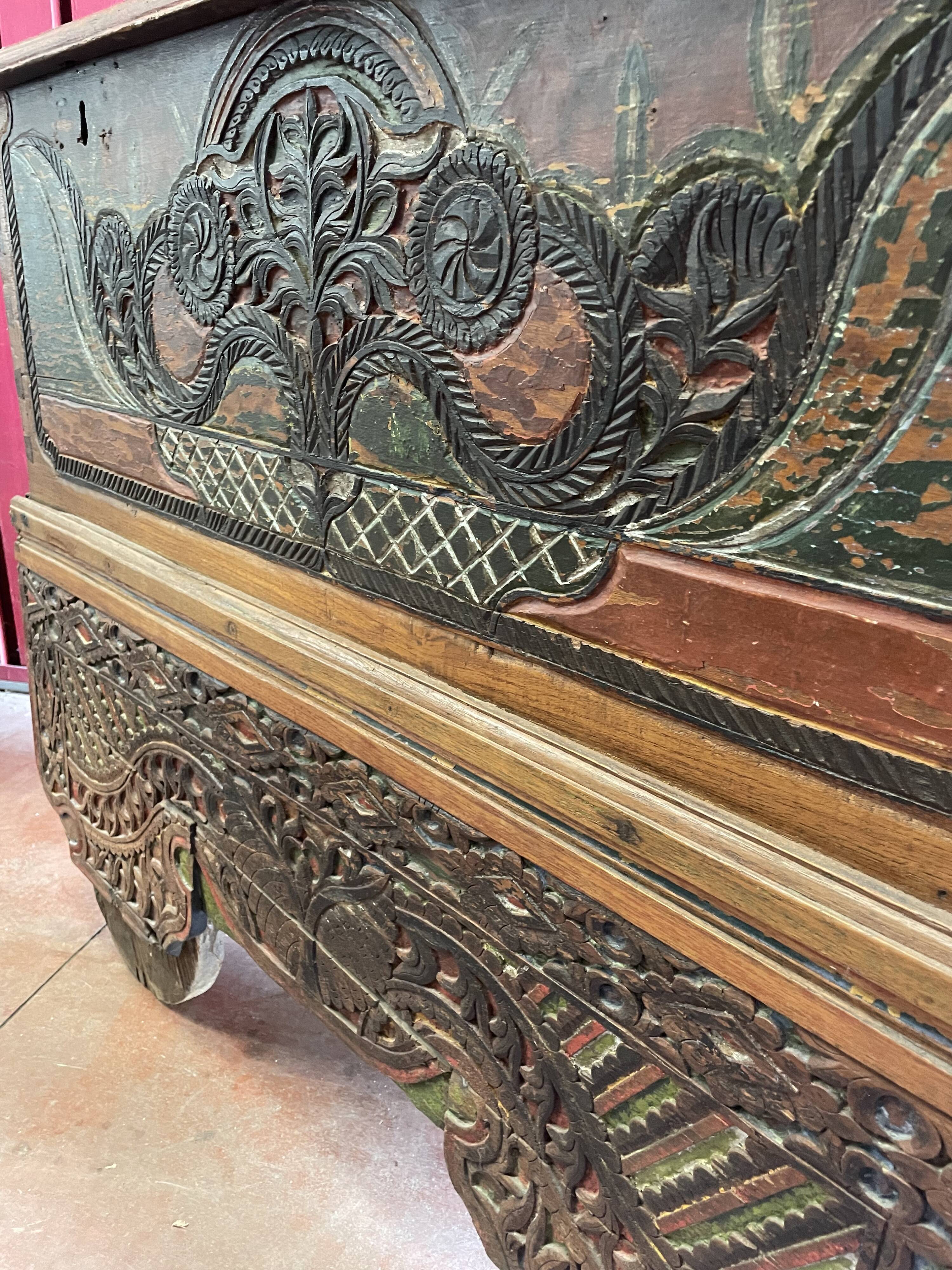 19th century merchant's chest on wheels, Indénosie, Madura island