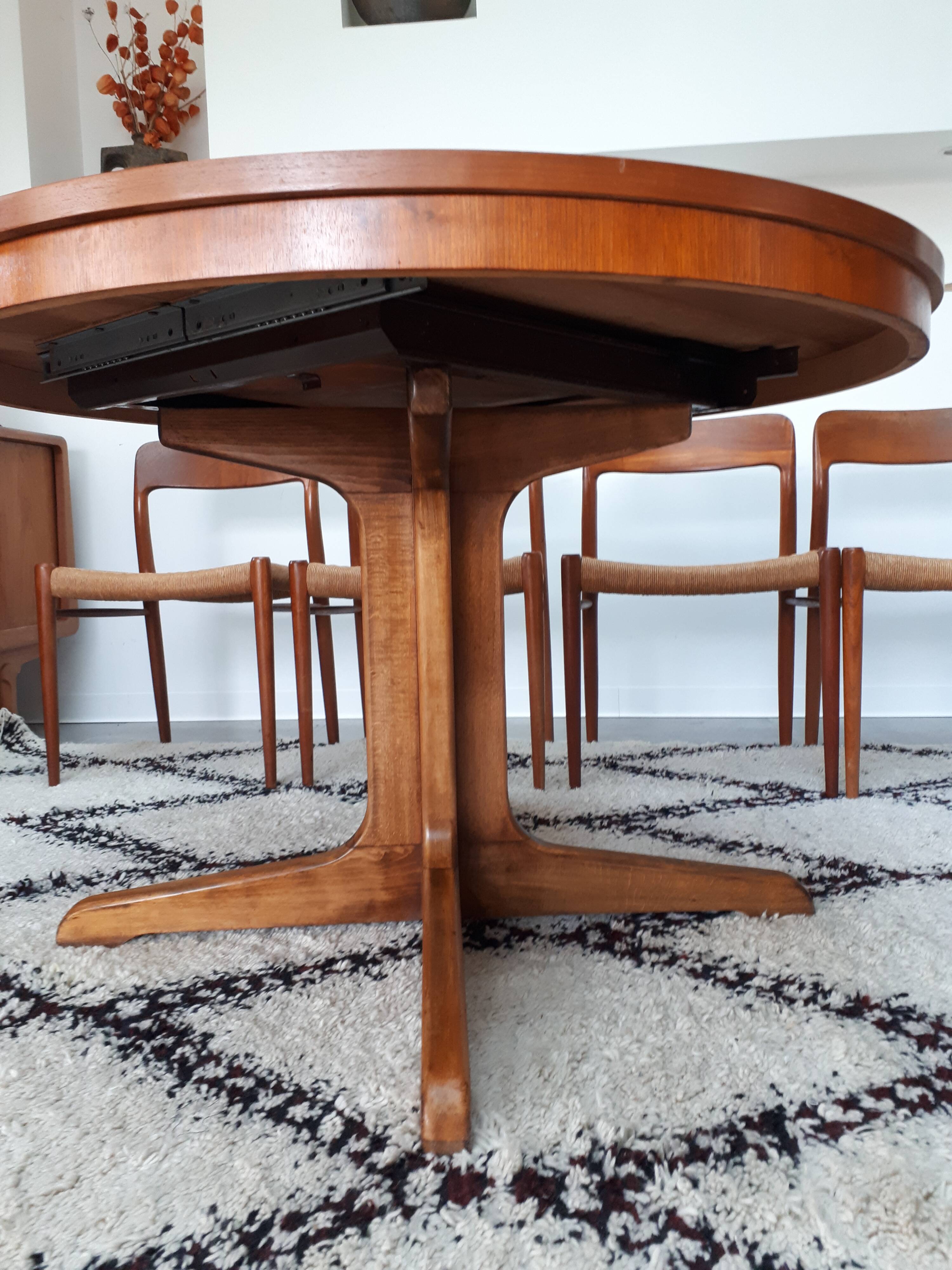 Table ronde par Baumann des années 60