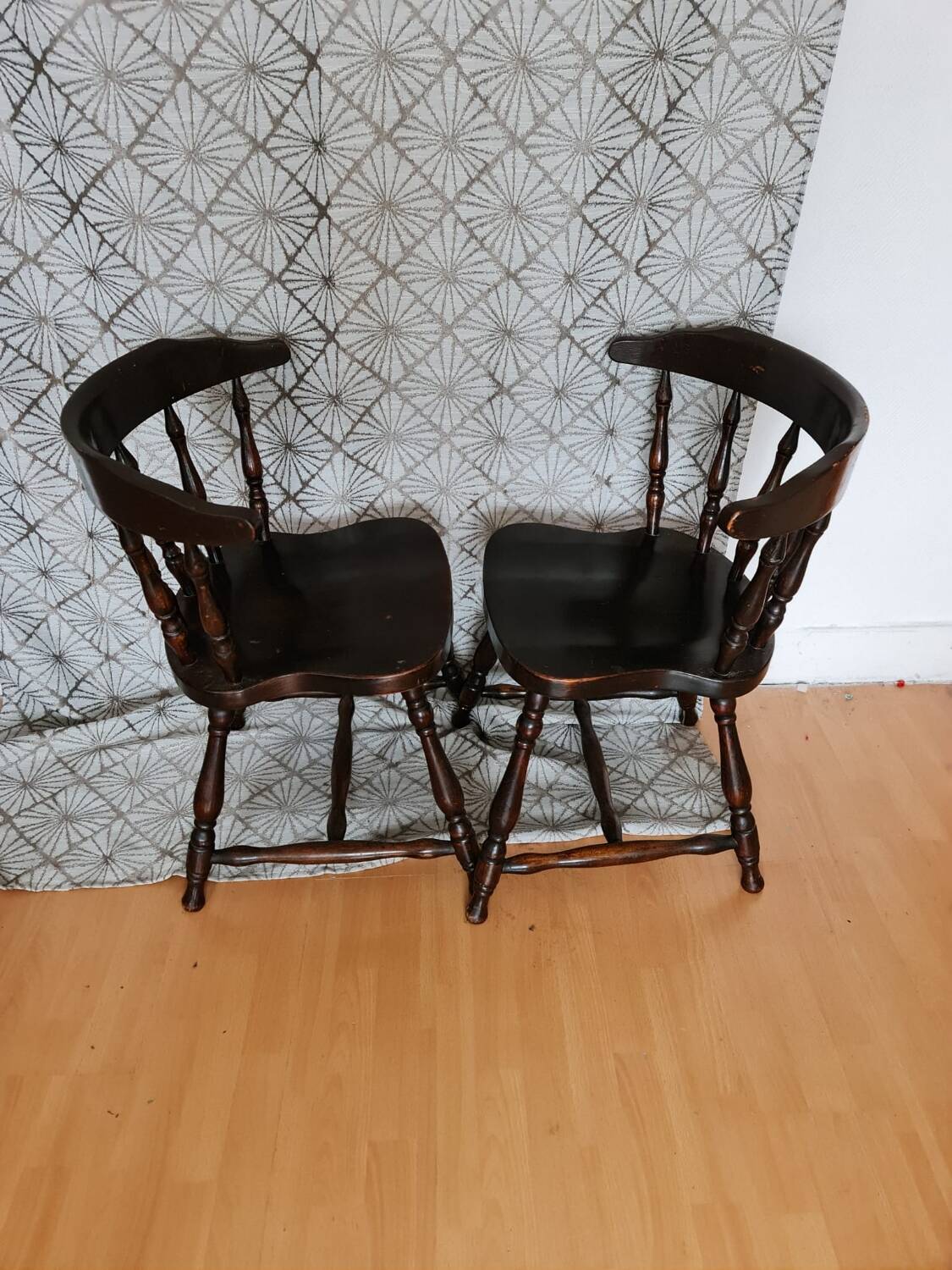 2 chaises modèle Western Yugoslavia Killer Z4