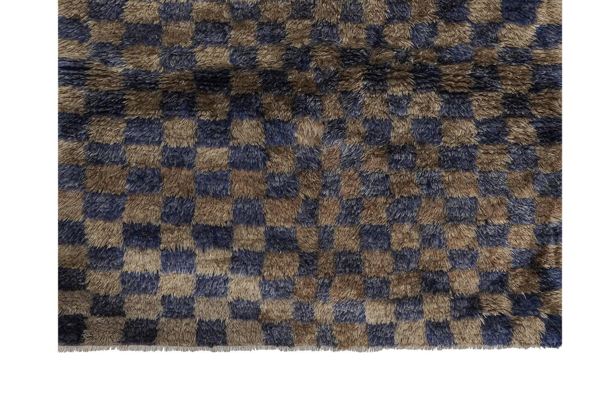 Vintage Turkish handmade rug 136x179 cm
