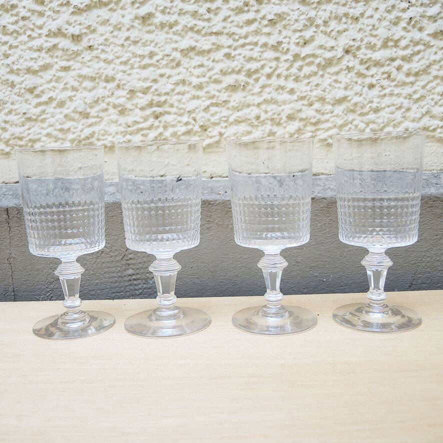 Lot de 9 anciens verres à pied de style Baccarat
