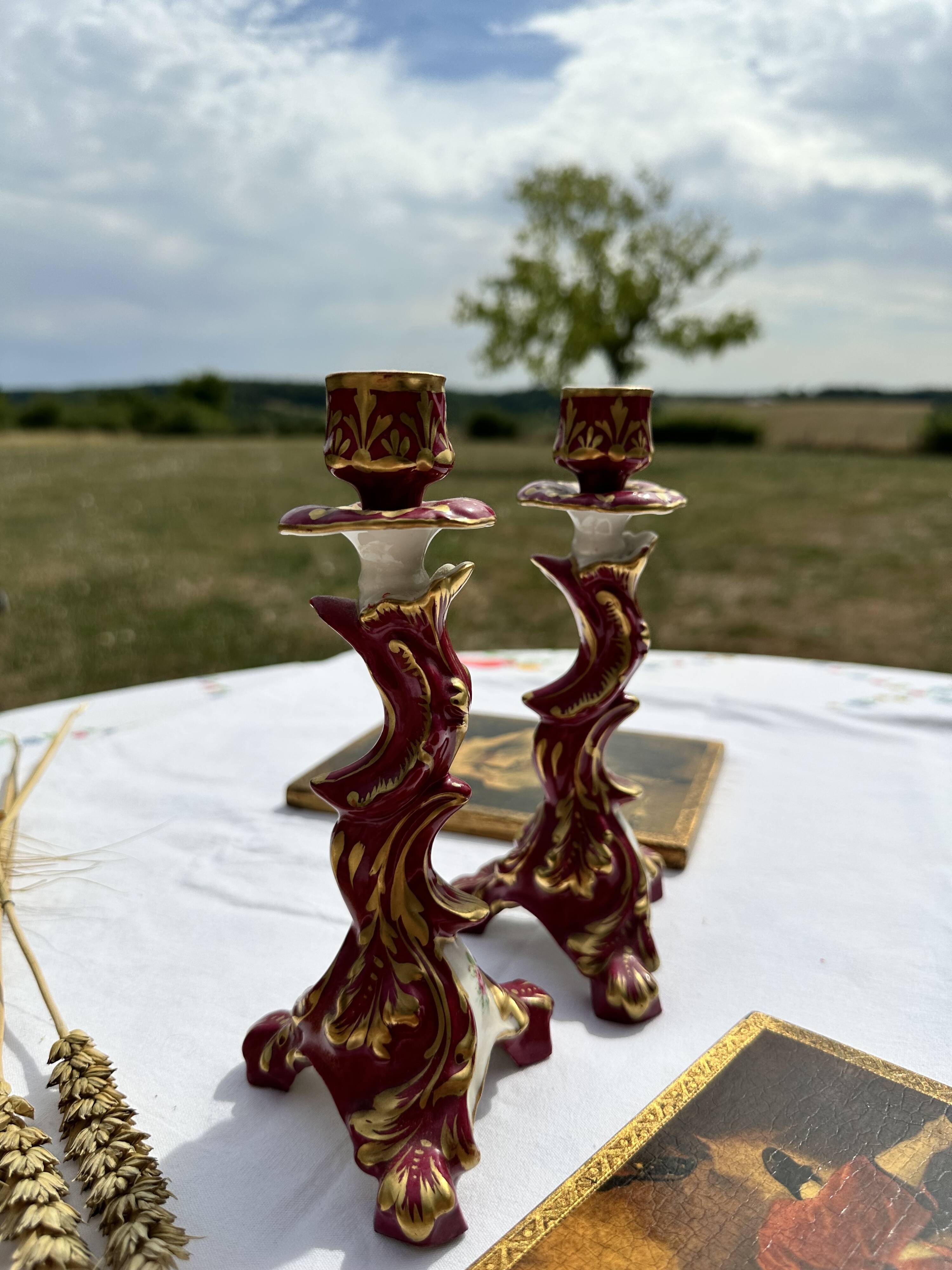 Magnifique Ensemble de Deux Bougeoirs de Style Sèvres Vintage en Porcelaine