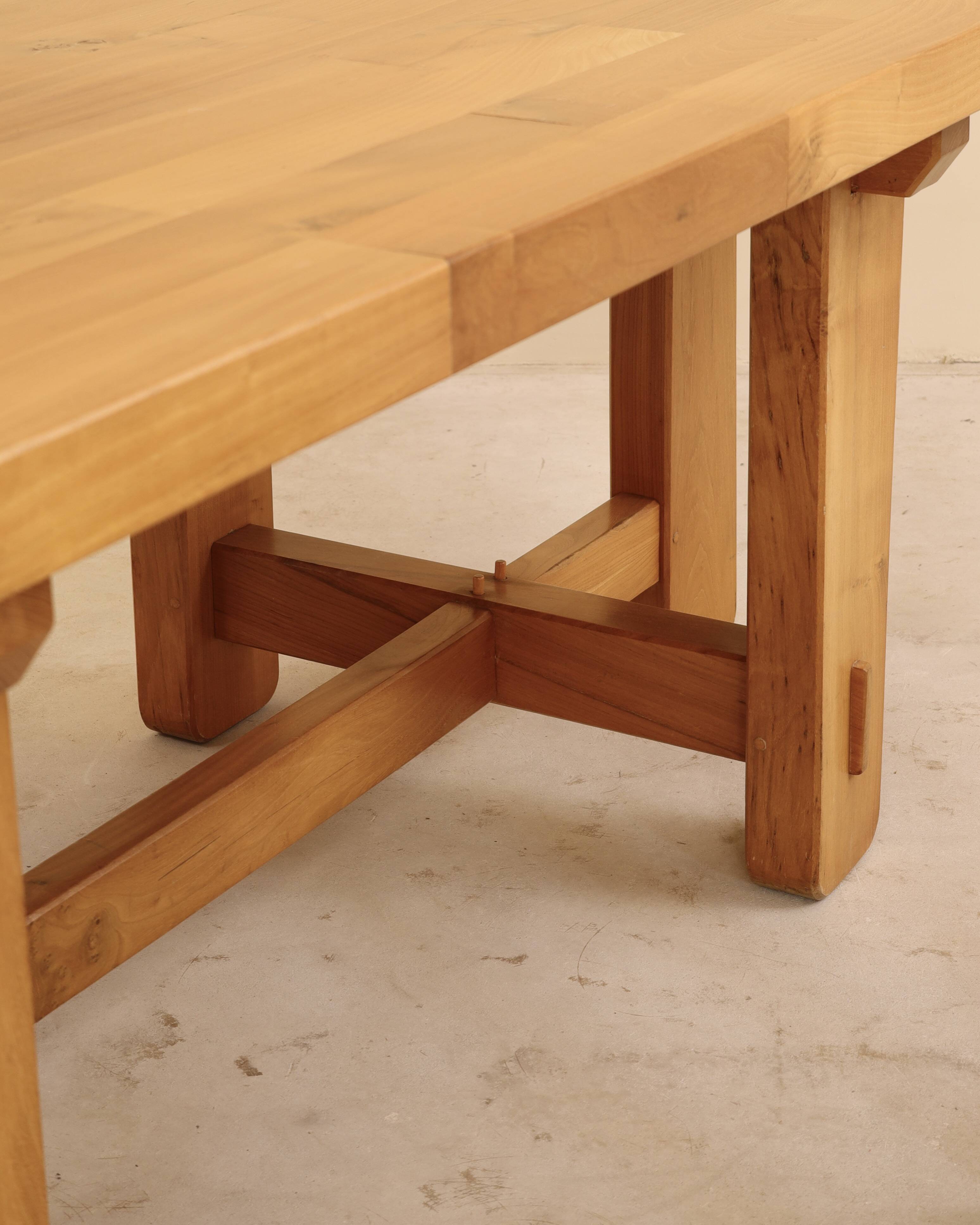 Table en orme massif, Maison Regain, France, 1980