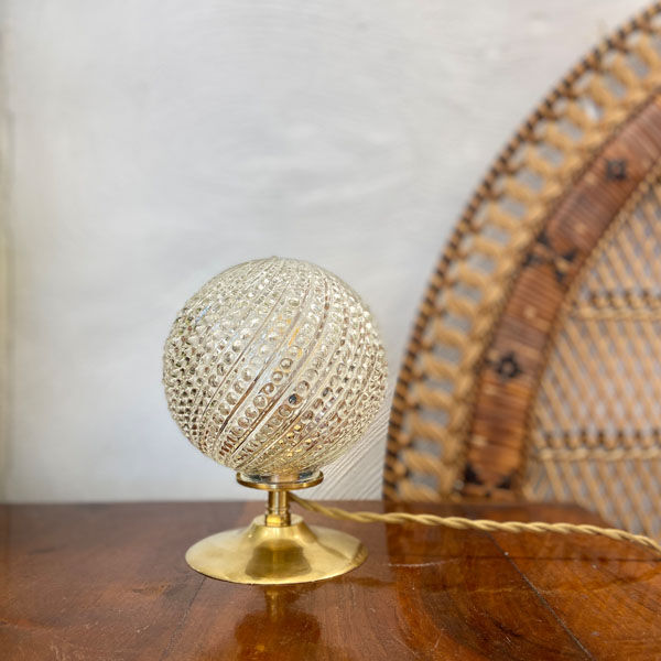 Pearl glass globe lamp