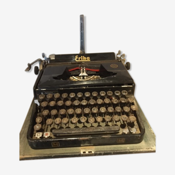 Machine à écrire très ancienne en fonte Erika
