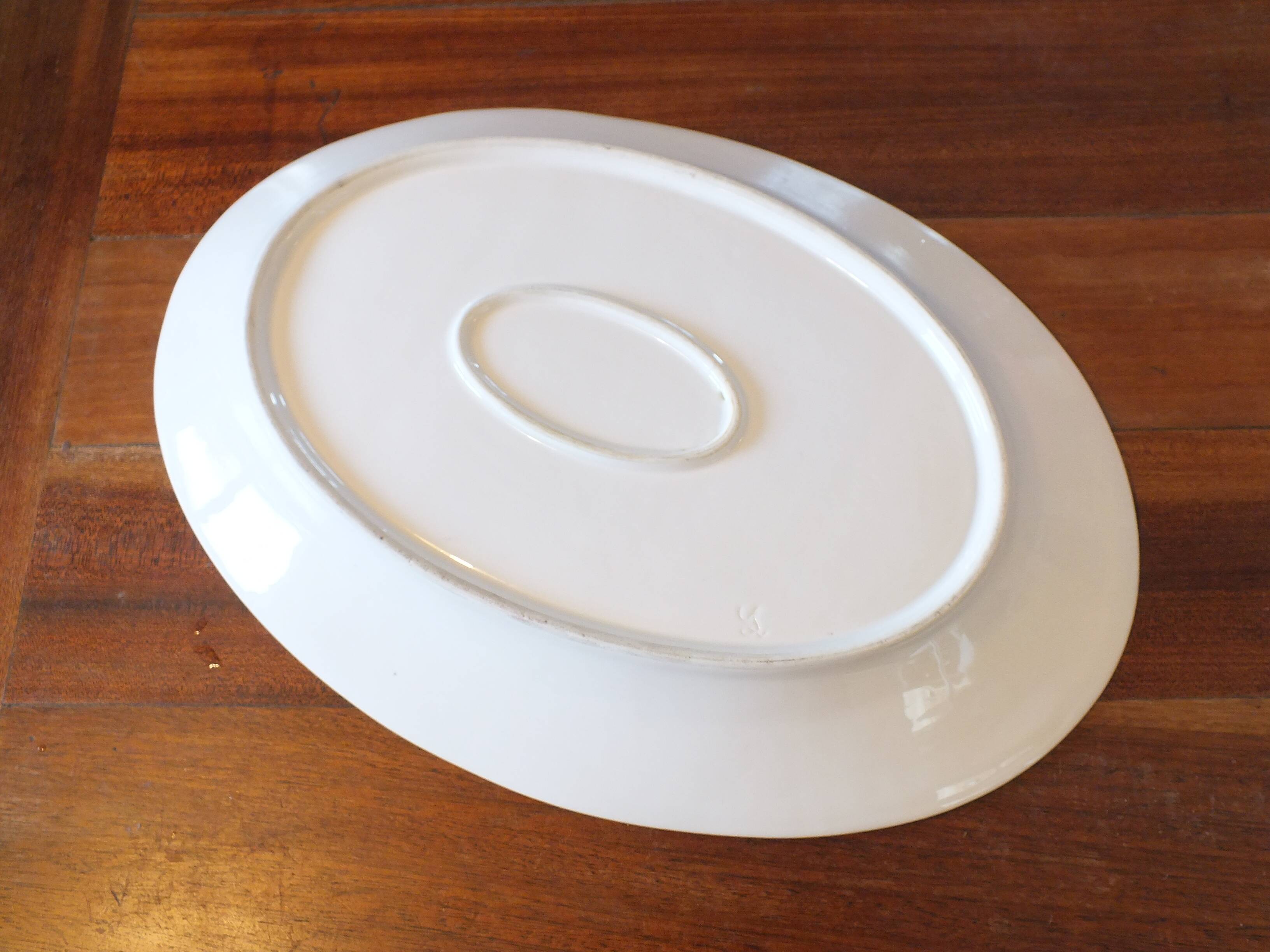 Large thick dish in white porcelain from Paris 19th