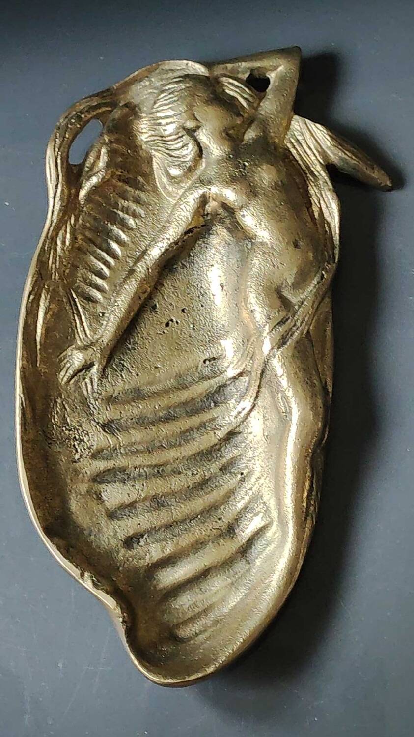 Art Nouveau Empty Pocket/Nude of a Woman/Mermaid on Shell. In gilded patinated bronze. Dim 20 x 10 cm
