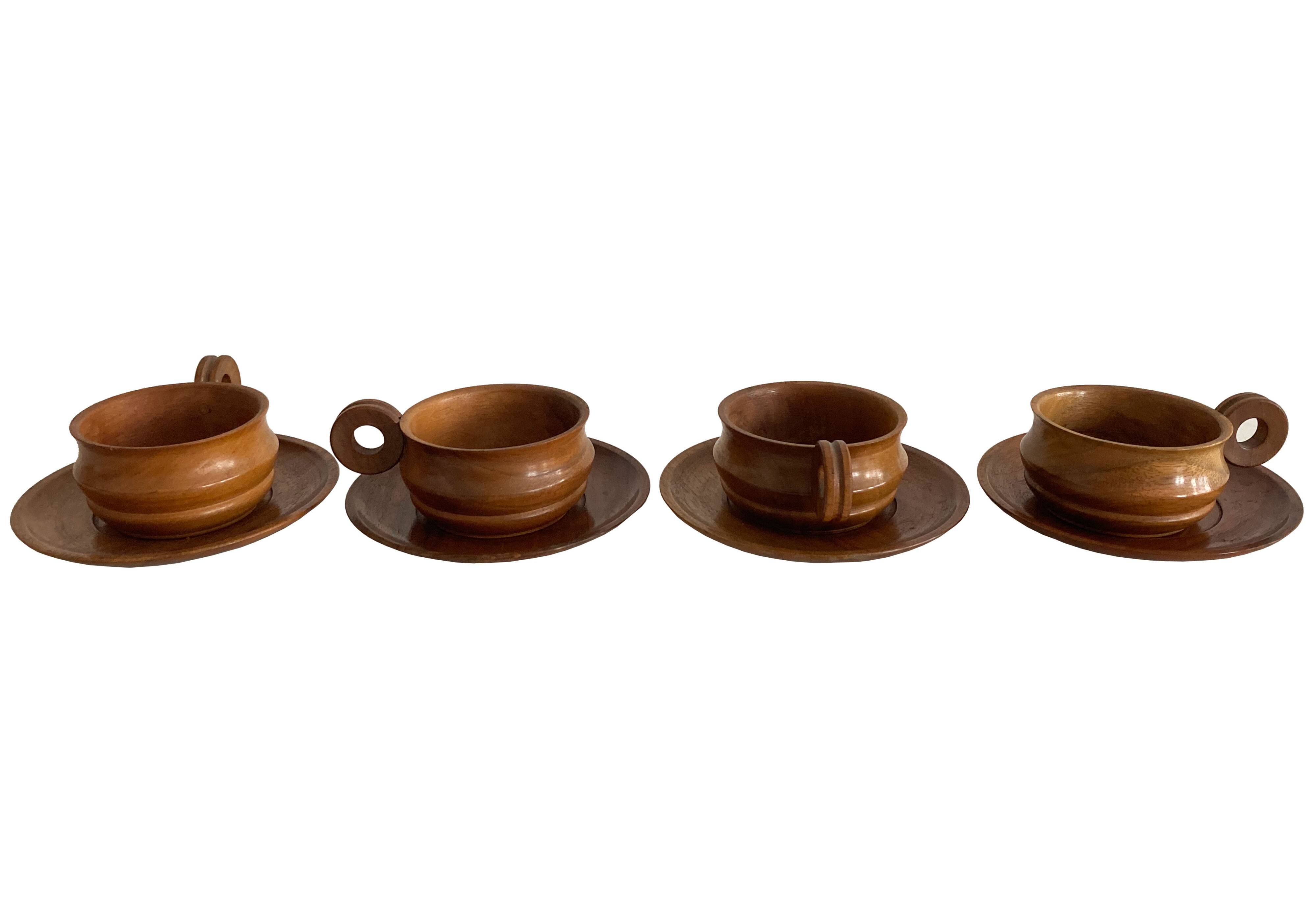 Ensemble de tasses en teck vintage des années 1970