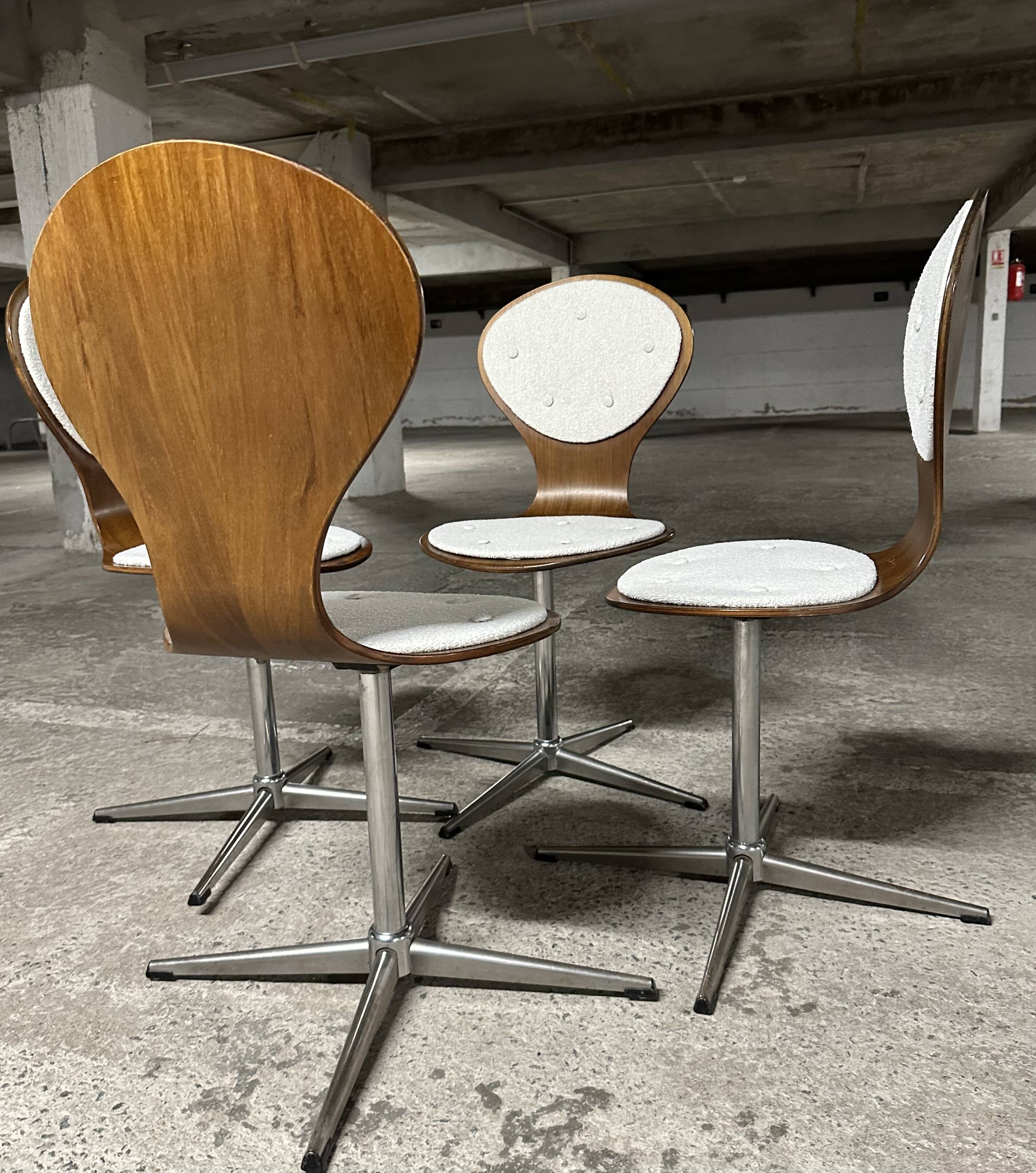 Suite de 4 chaises vintage bois cintré et palissandre. Allemagne, années 60