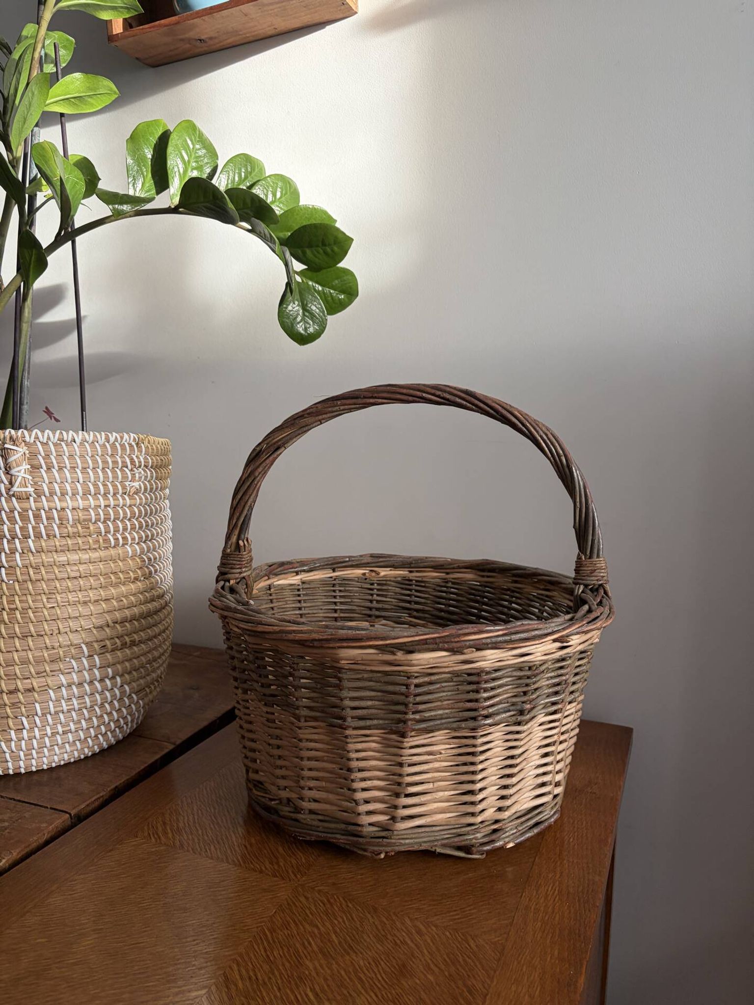Panier osier tressé vintage , grande anse