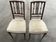 Paire de chaises anglaises en velours beige