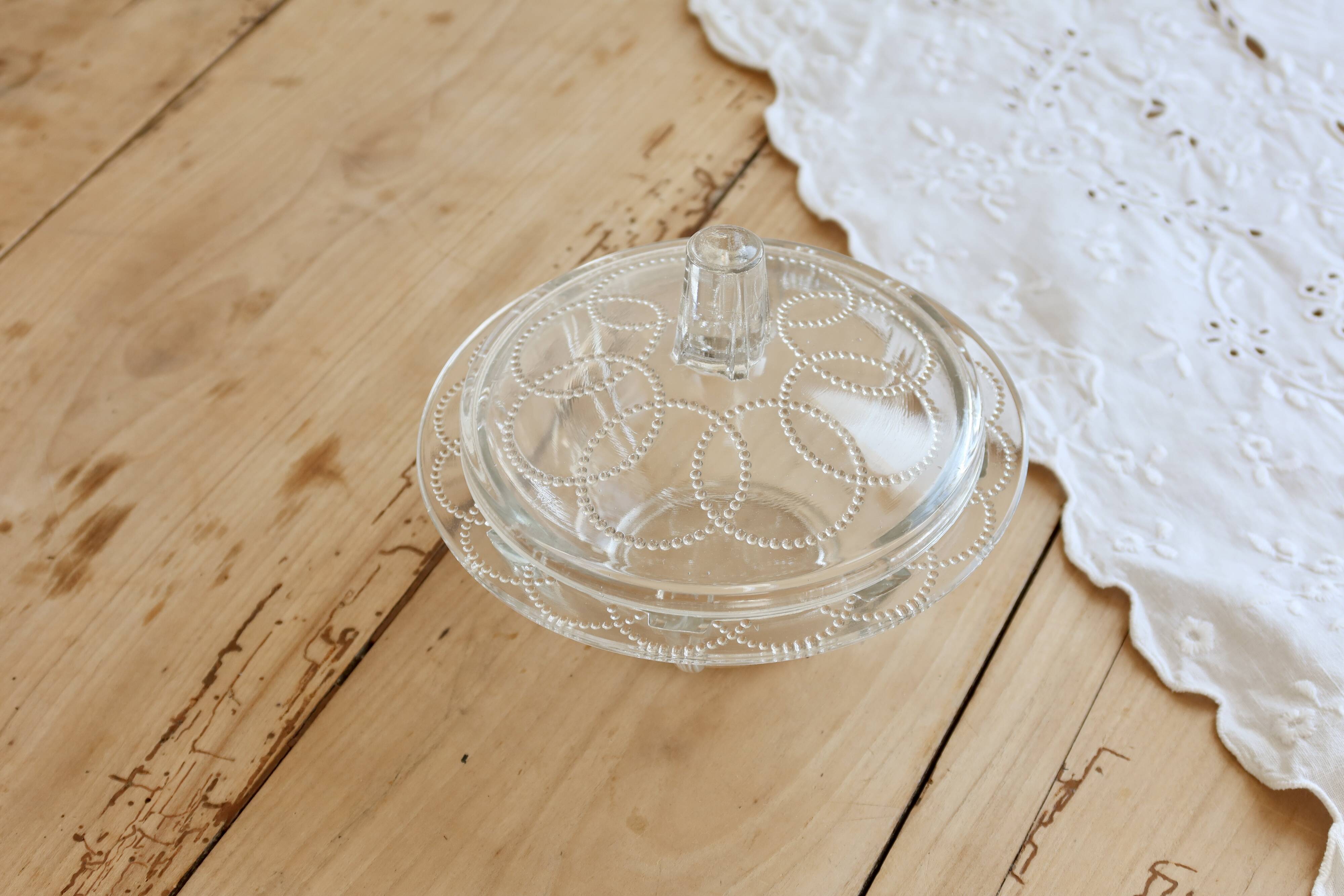 Bonbonnière vintage verre moulé à couvercle – Décor perlé