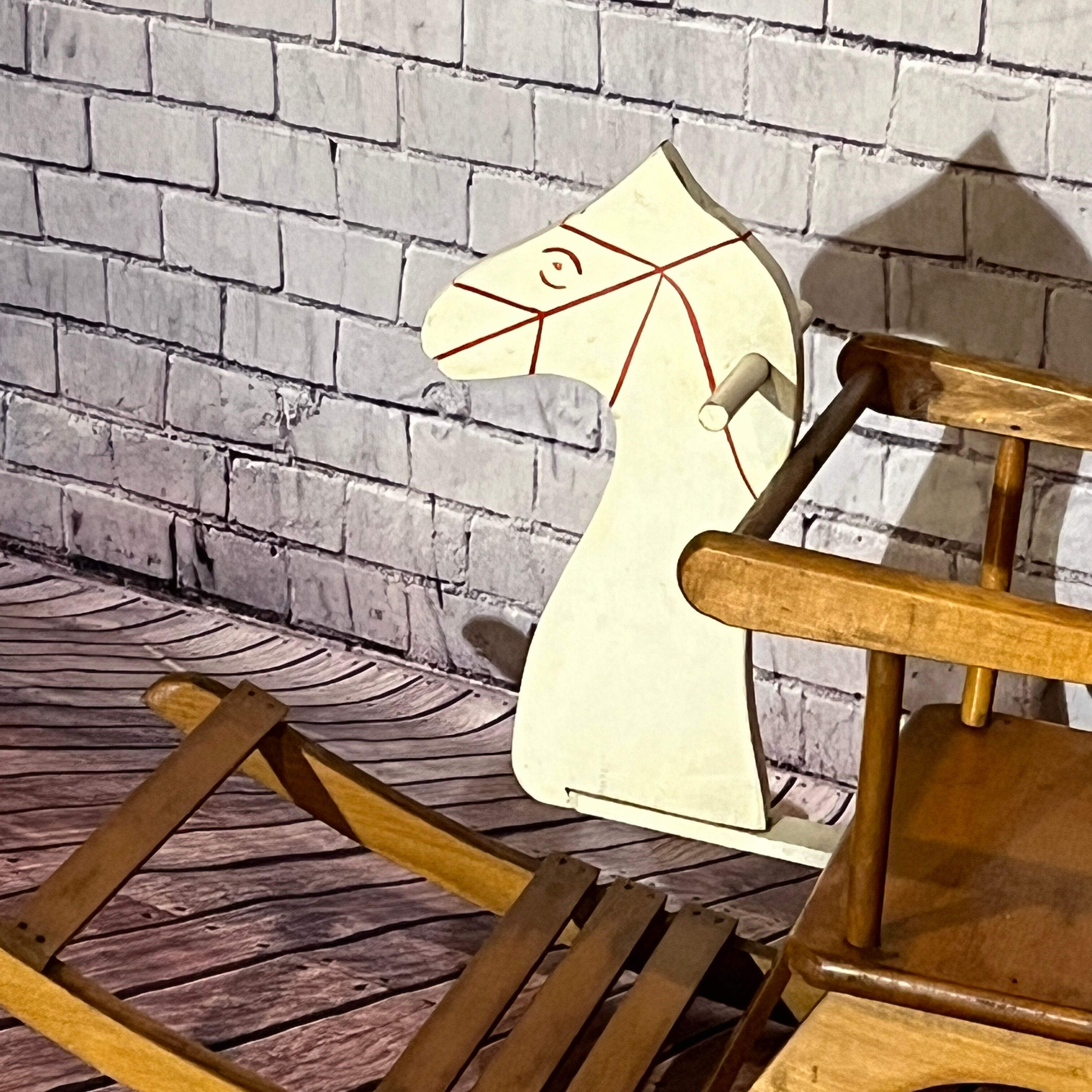 Cheval à bascule en bois