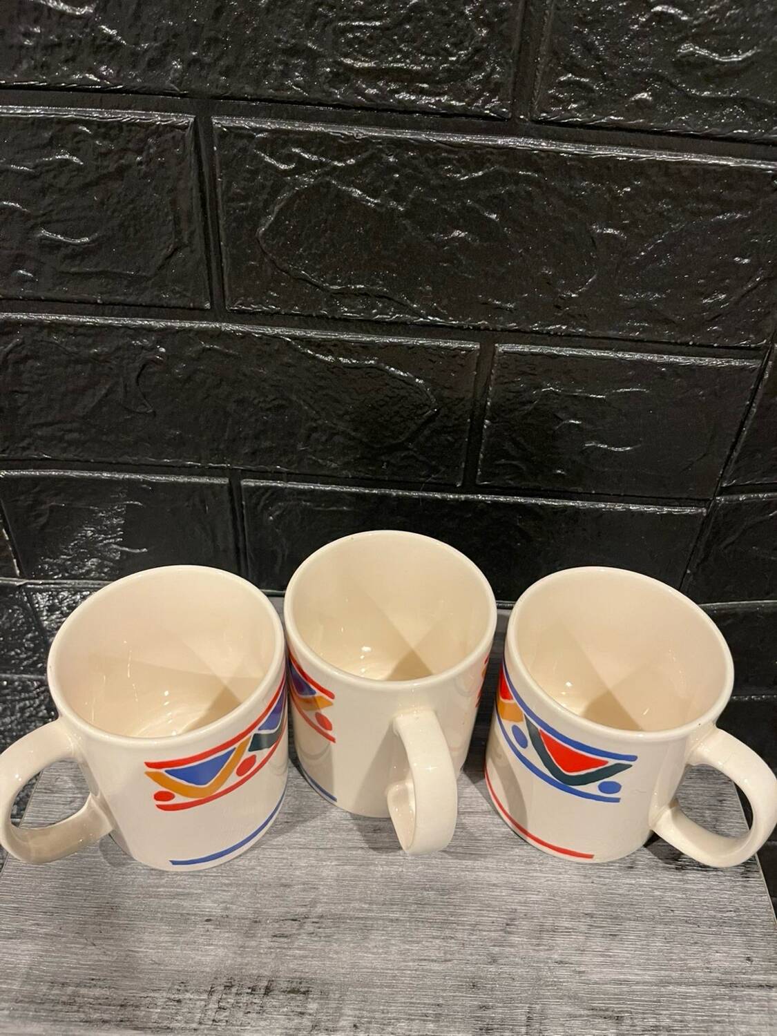 3 vintage Mobil cups