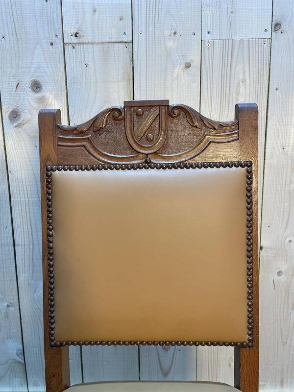 Suite de 8 chaises style Louis XIII - Haute époque en cuir