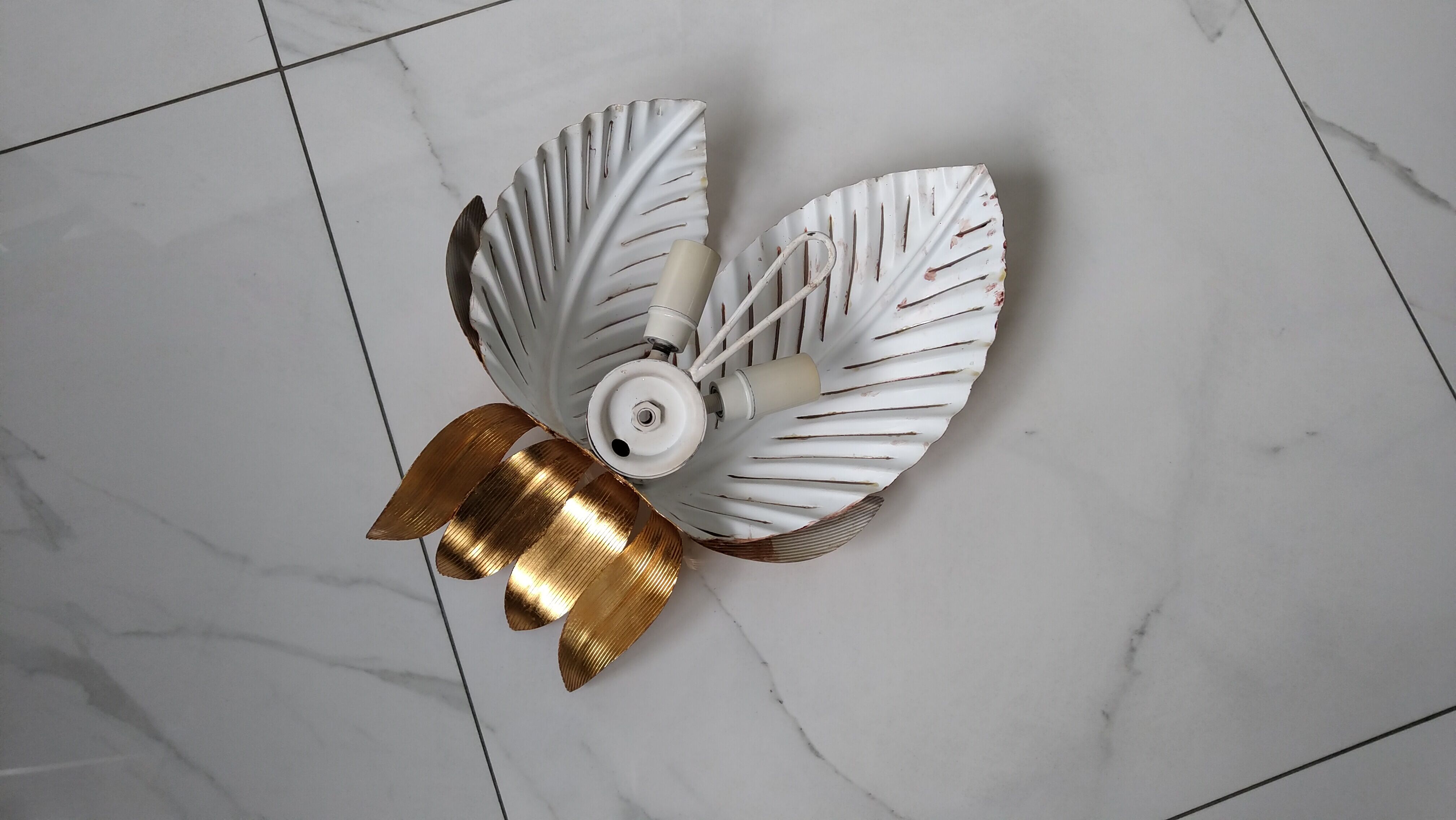 Palm leaves sconce