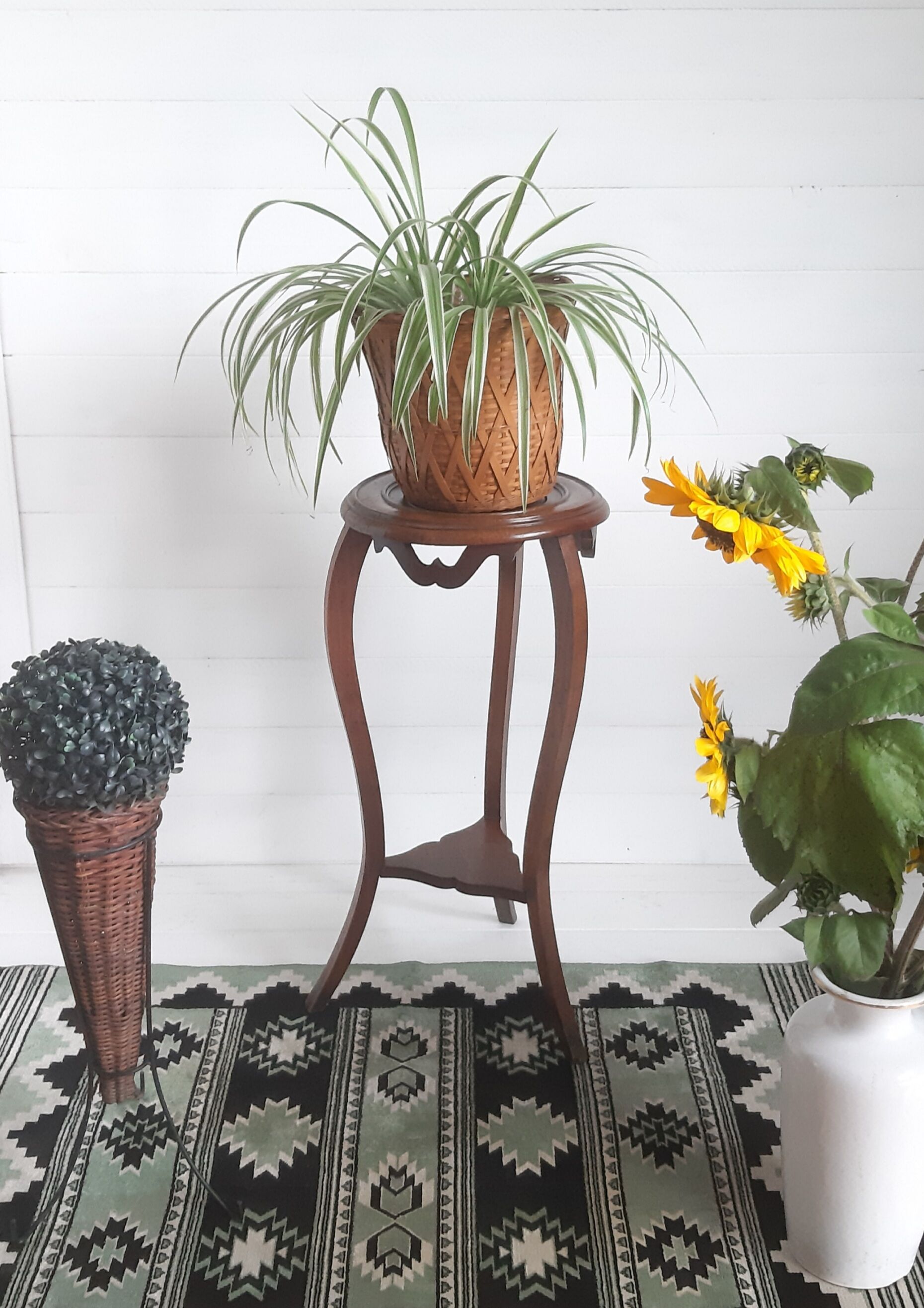 Pedestal table console plant holder