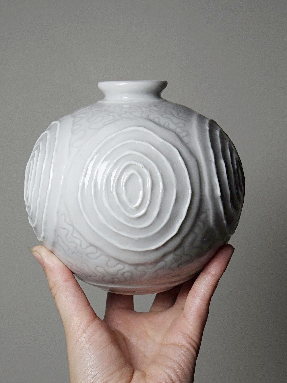 Small round porcelain vase in Art Deco style 1935