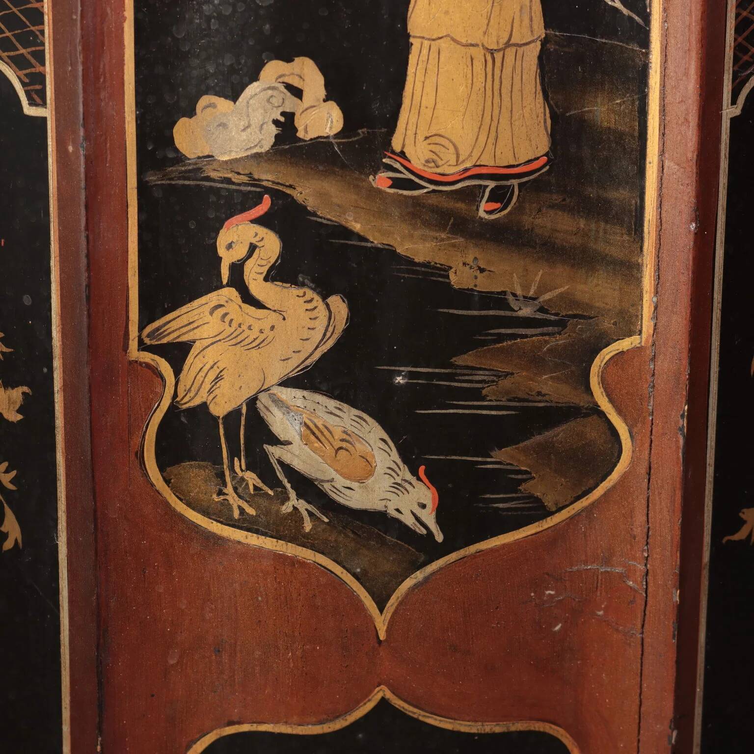 Pair of pedestal columns in chinoiserie style
