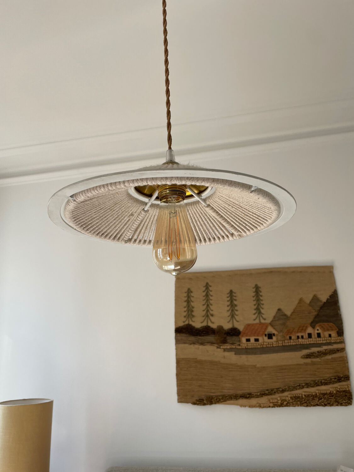 Suspension Parasol raphia et metal doré