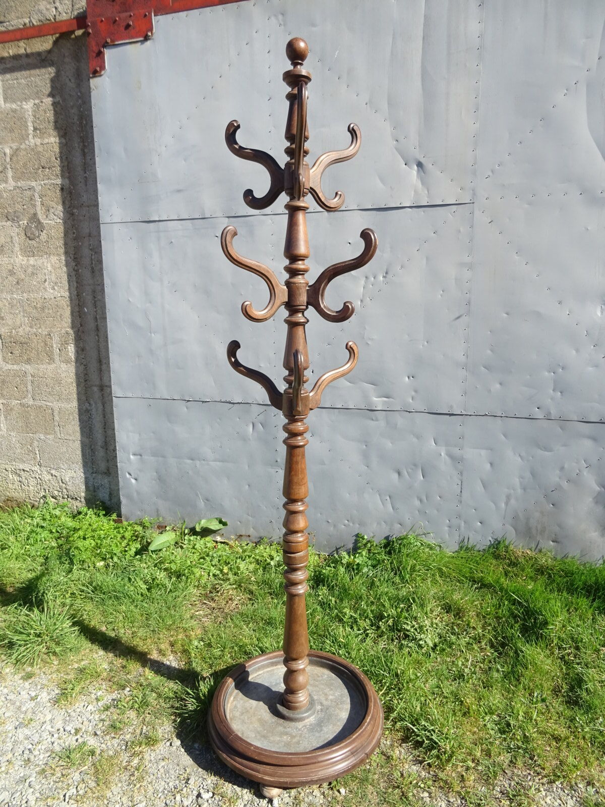 Zinc standing bistro coat door