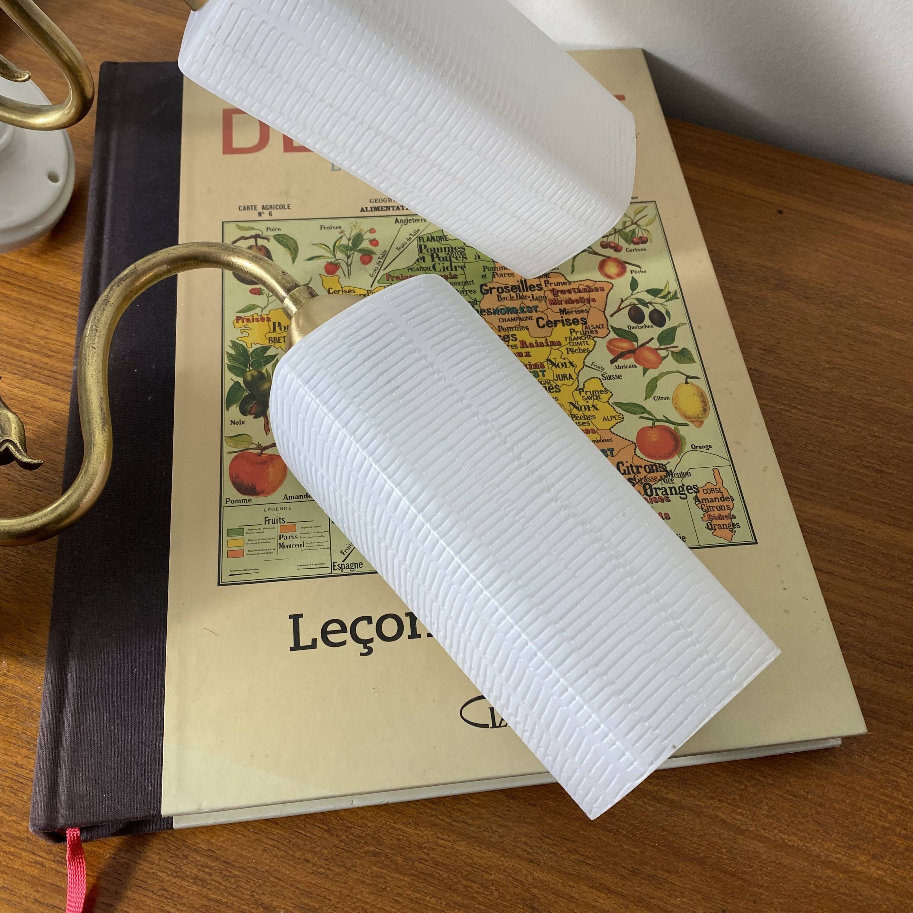 Pair of swan neck wall lights in brass, white glass and porcelain.