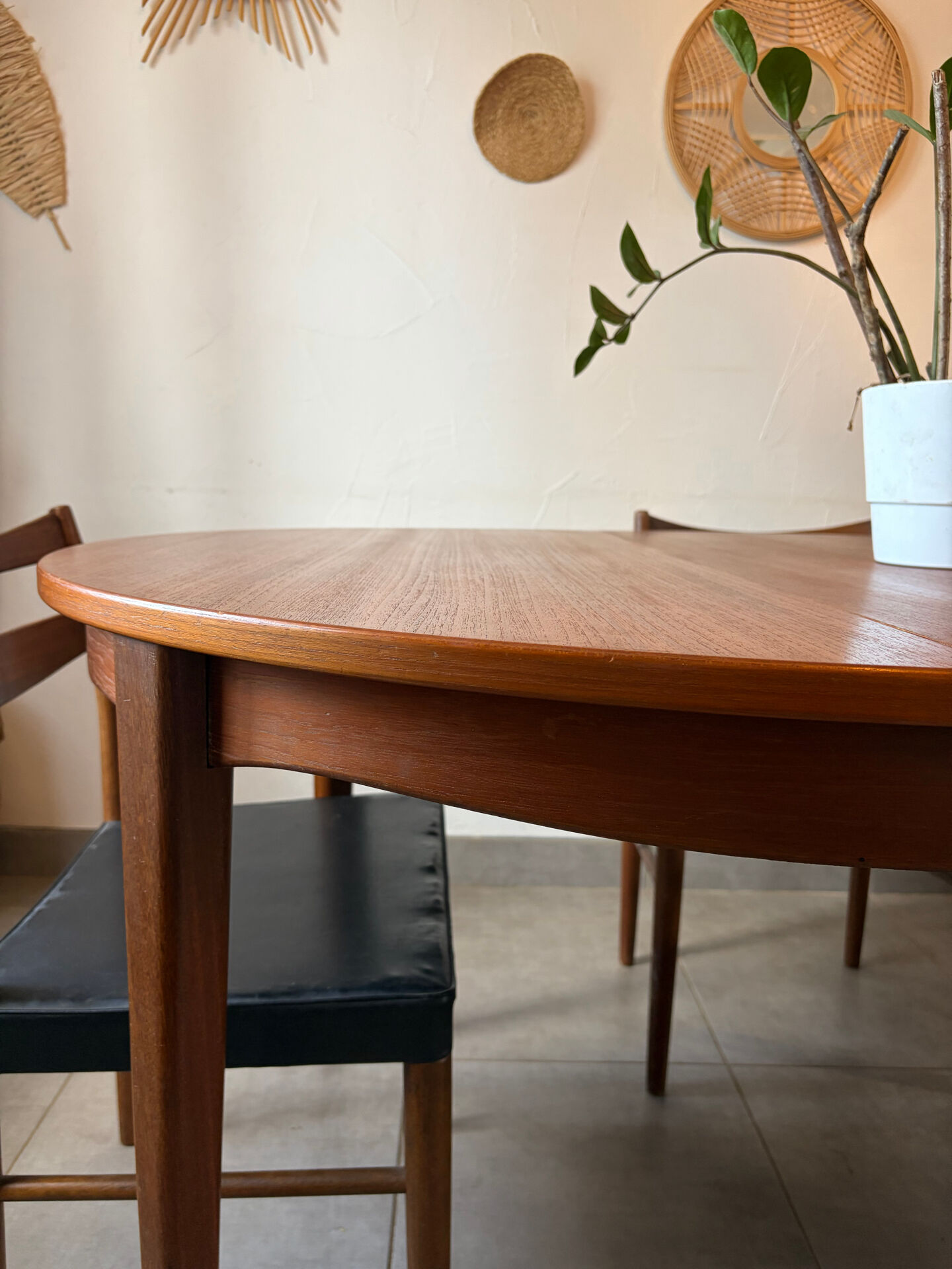 Vintage teak round table NF extendable